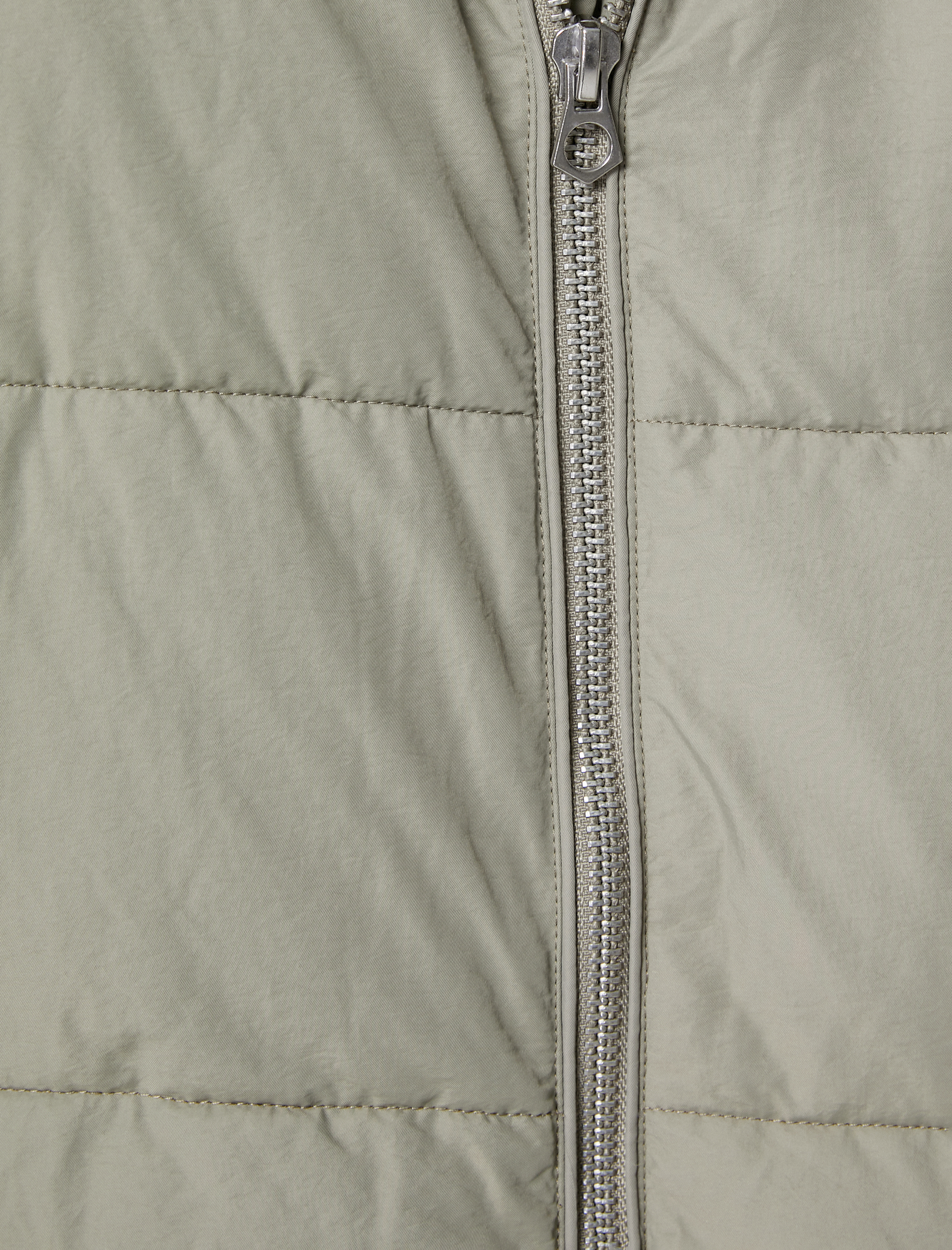   Kısa Şişme Mont Kapüşonlu Fermuarlı Cep Detaylı Dik Yaka