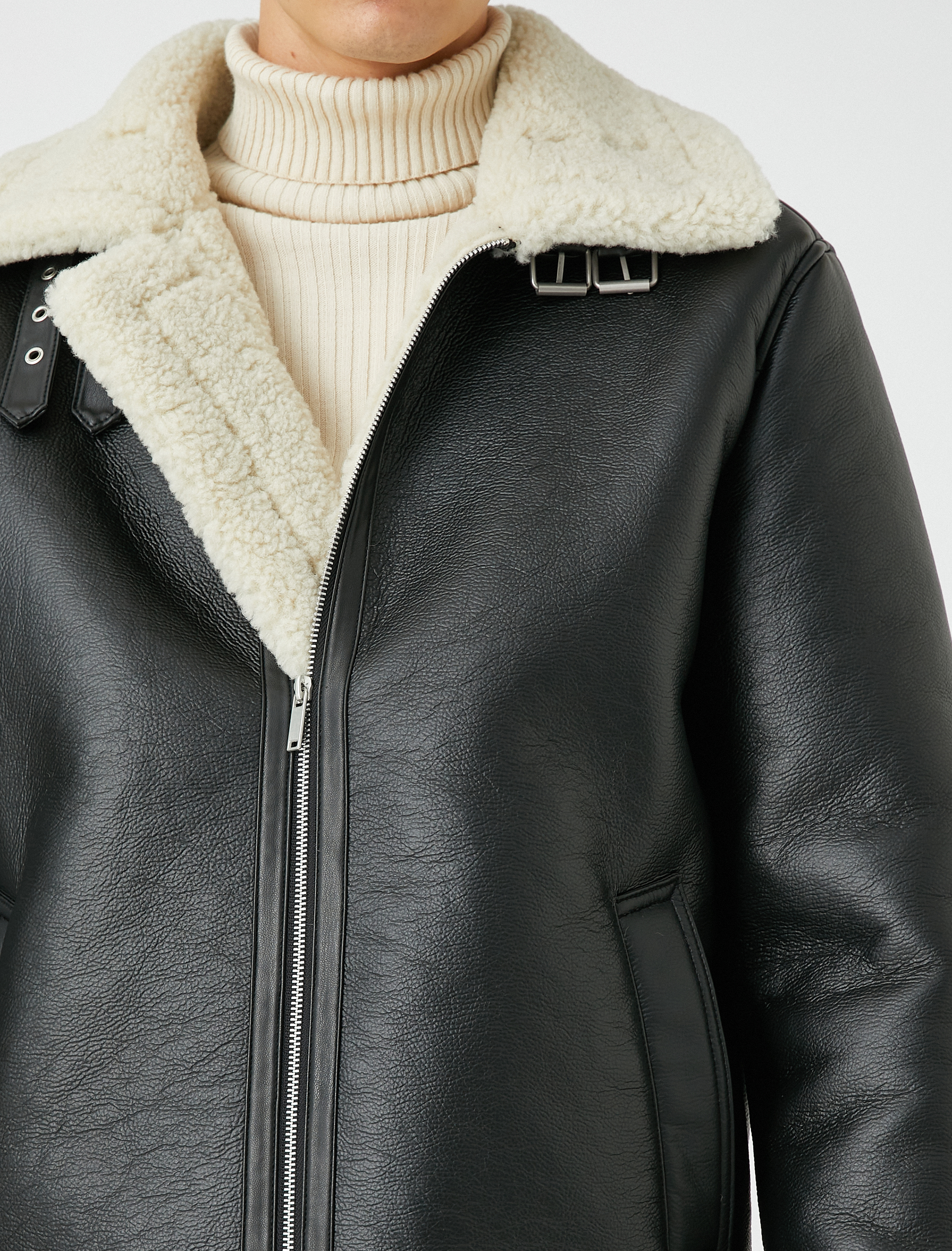   Deri Görünümlü Ceket İçi Suni Kürklü Cep Detaylı Fermuarlı