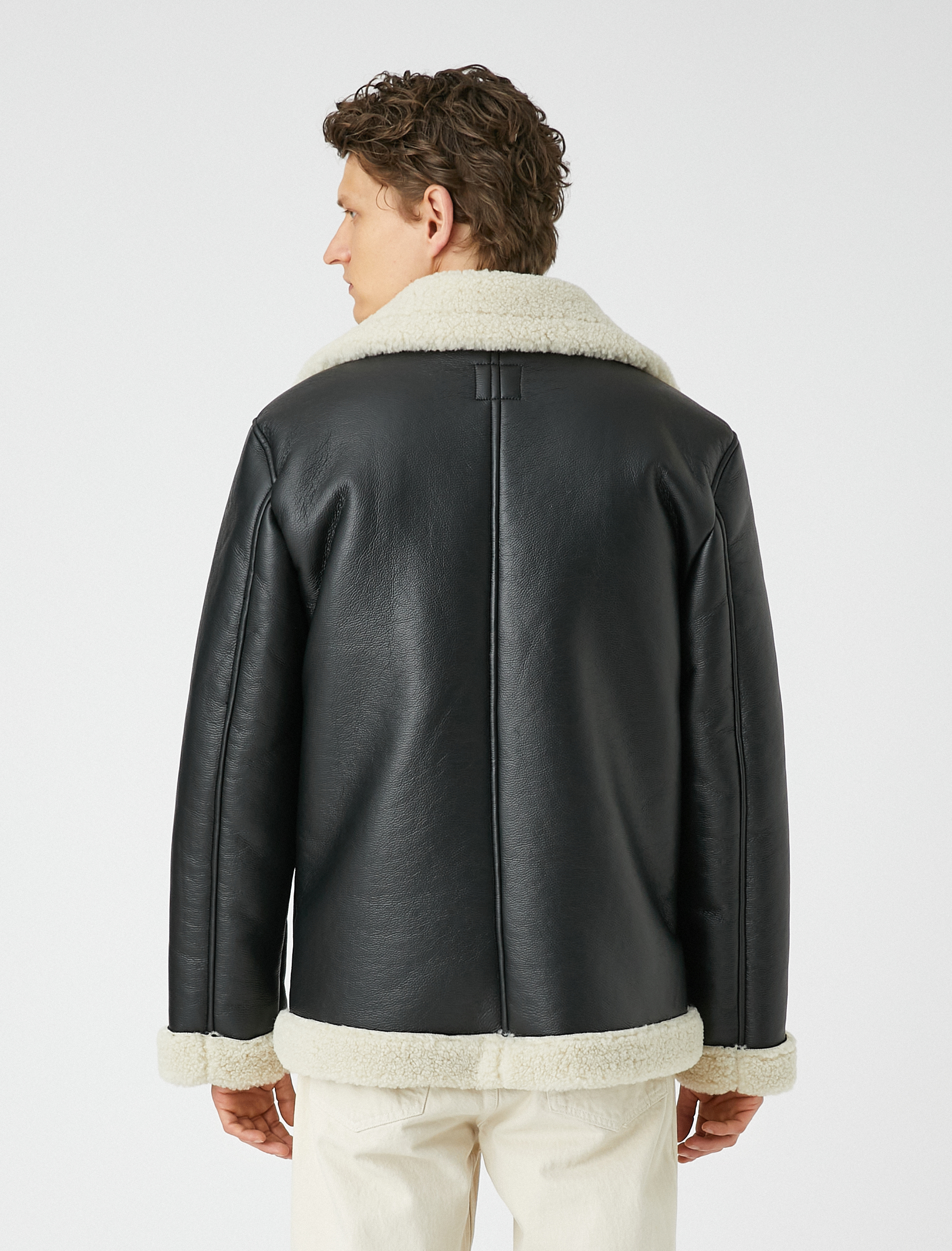   Deri Görünümlü Ceket İçi Suni Kürklü Cep Detaylı Fermuarlı