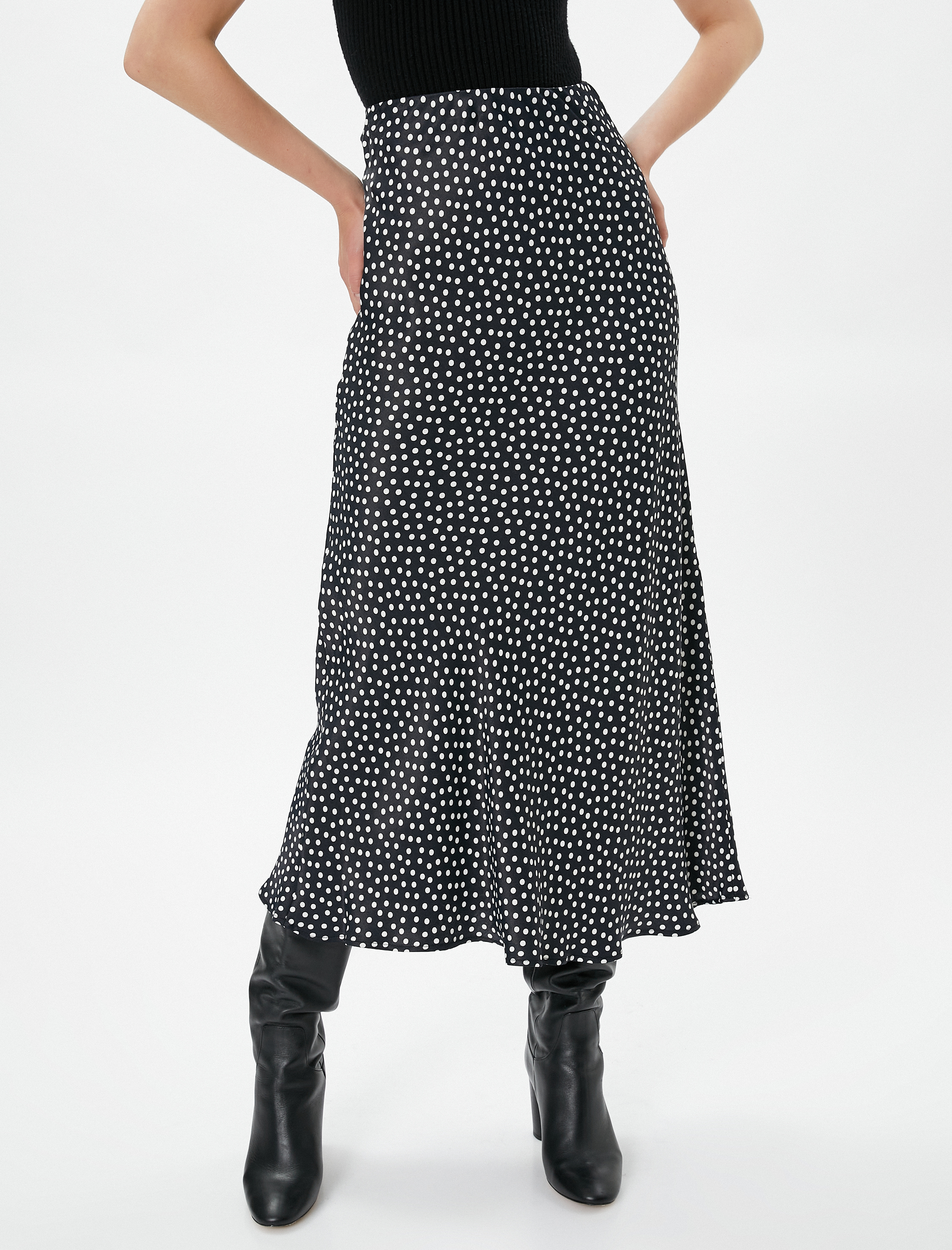   Puantiyeli Saten Midi Evaze Etek