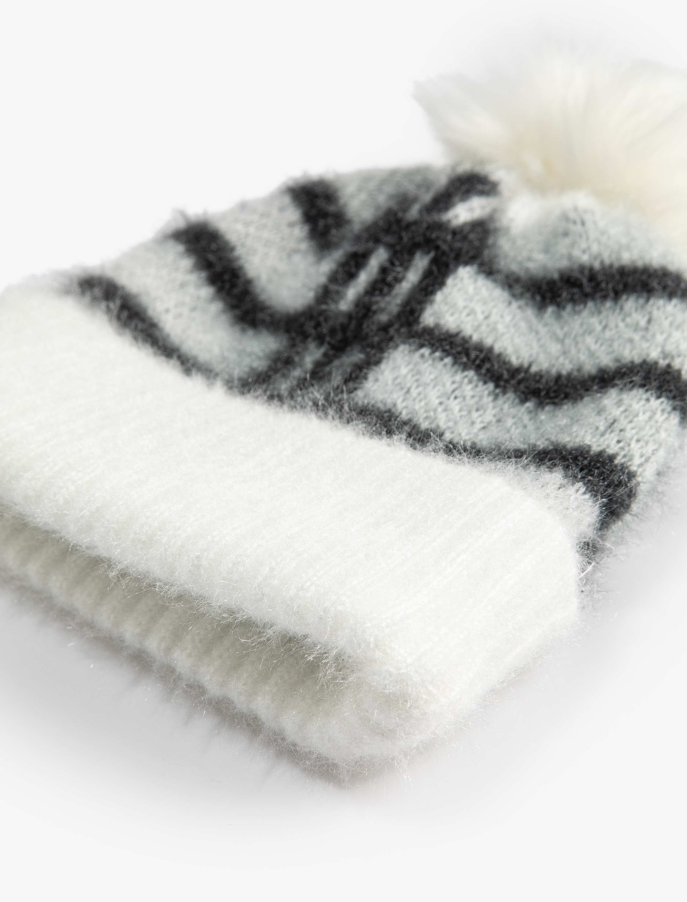  Kadın Ponponlu Peluş Bere