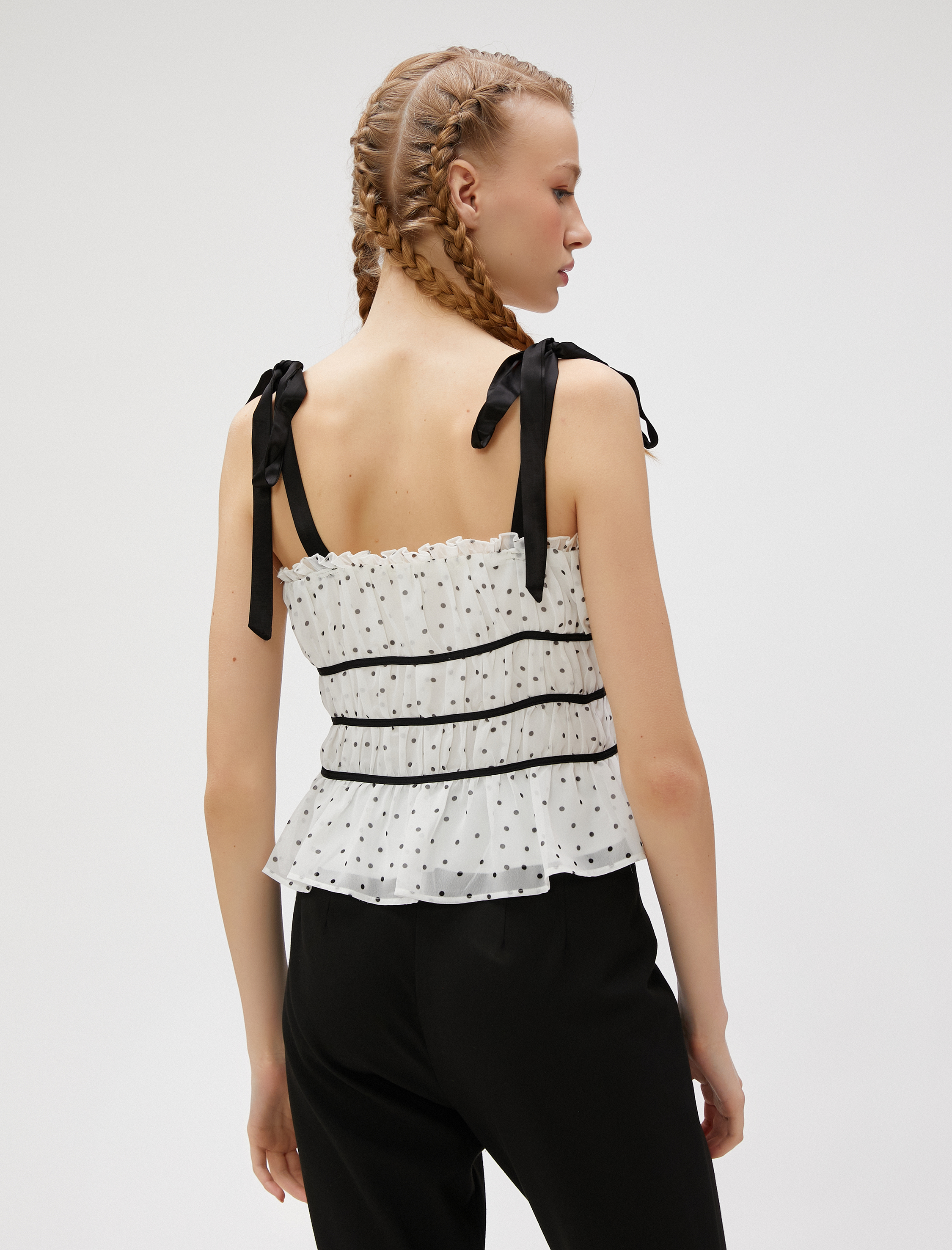 Puantiyeli Tüllü Üst Fiyonklu Askılı Büzgülü