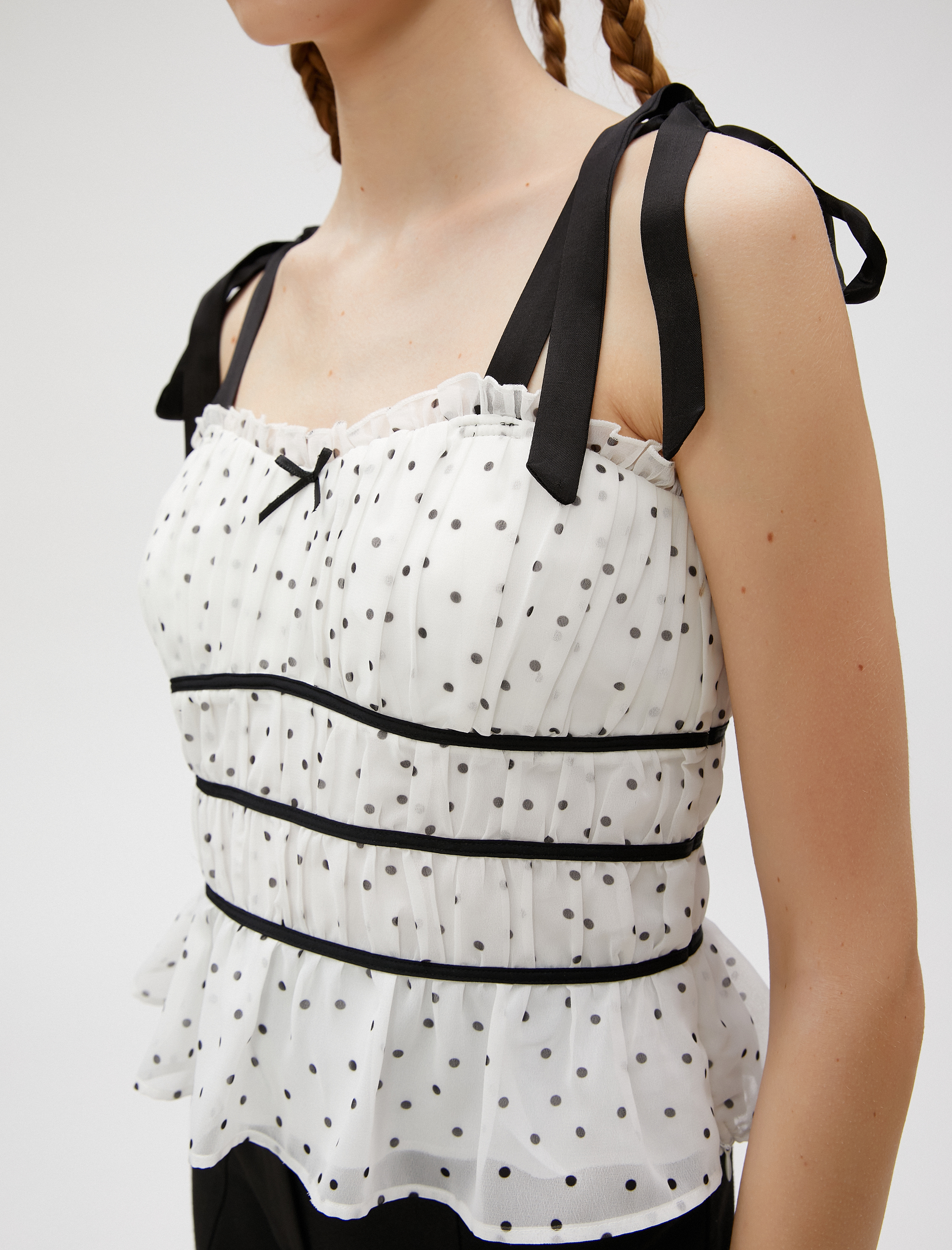 Puantiyeli Tüllü Üst Fiyonklu Askılı Büzgülü