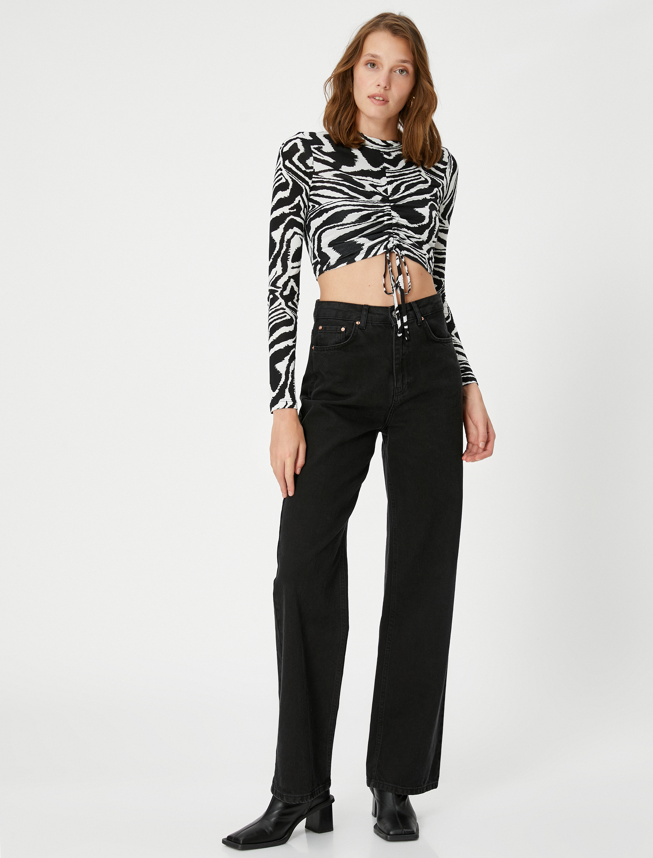   Uzun Kollu Tişört Crop Önden Büzgü Detaylı