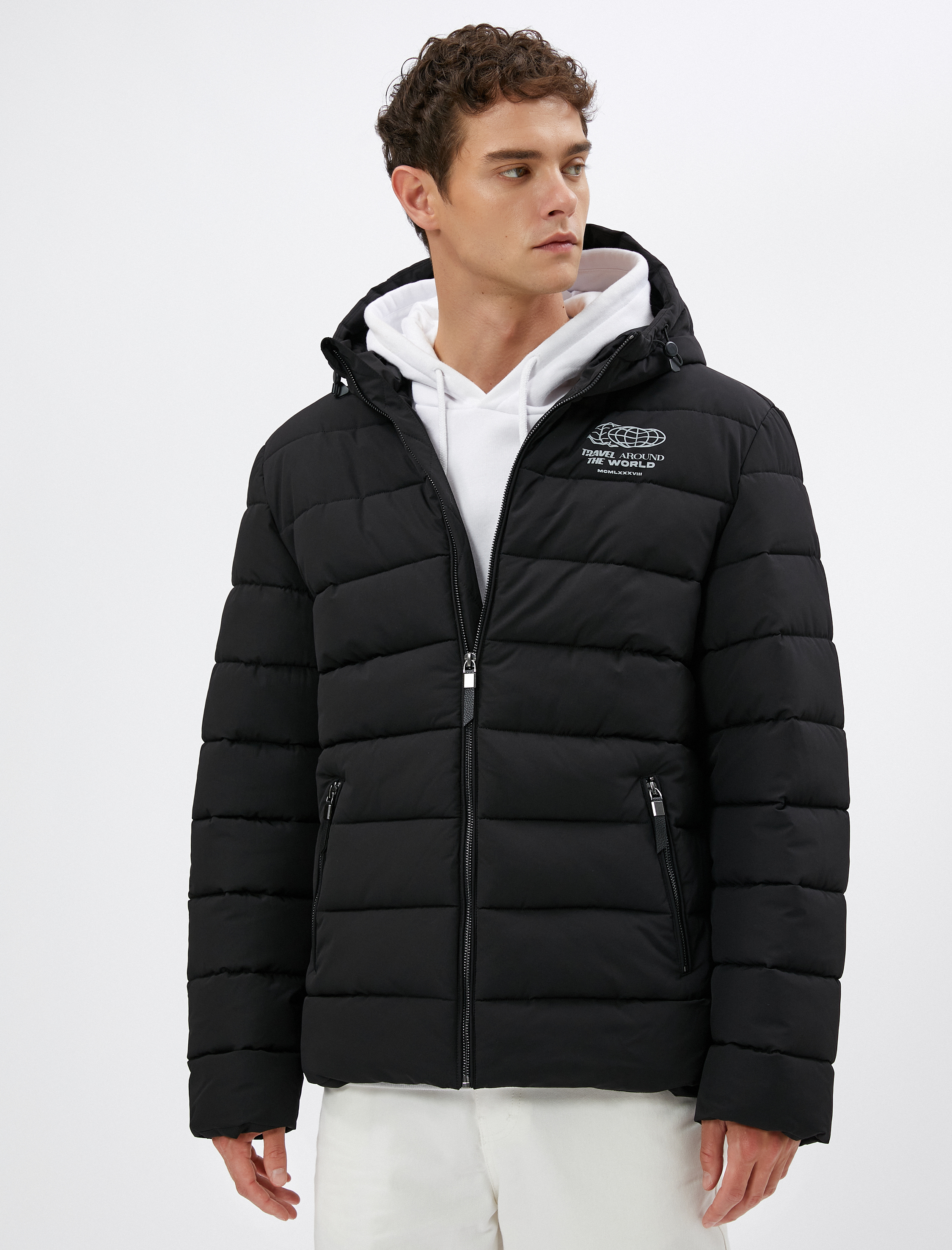   Şişme Mont Kapşonlu Fermuarlı Slogan Baskılı Cep Detaylı