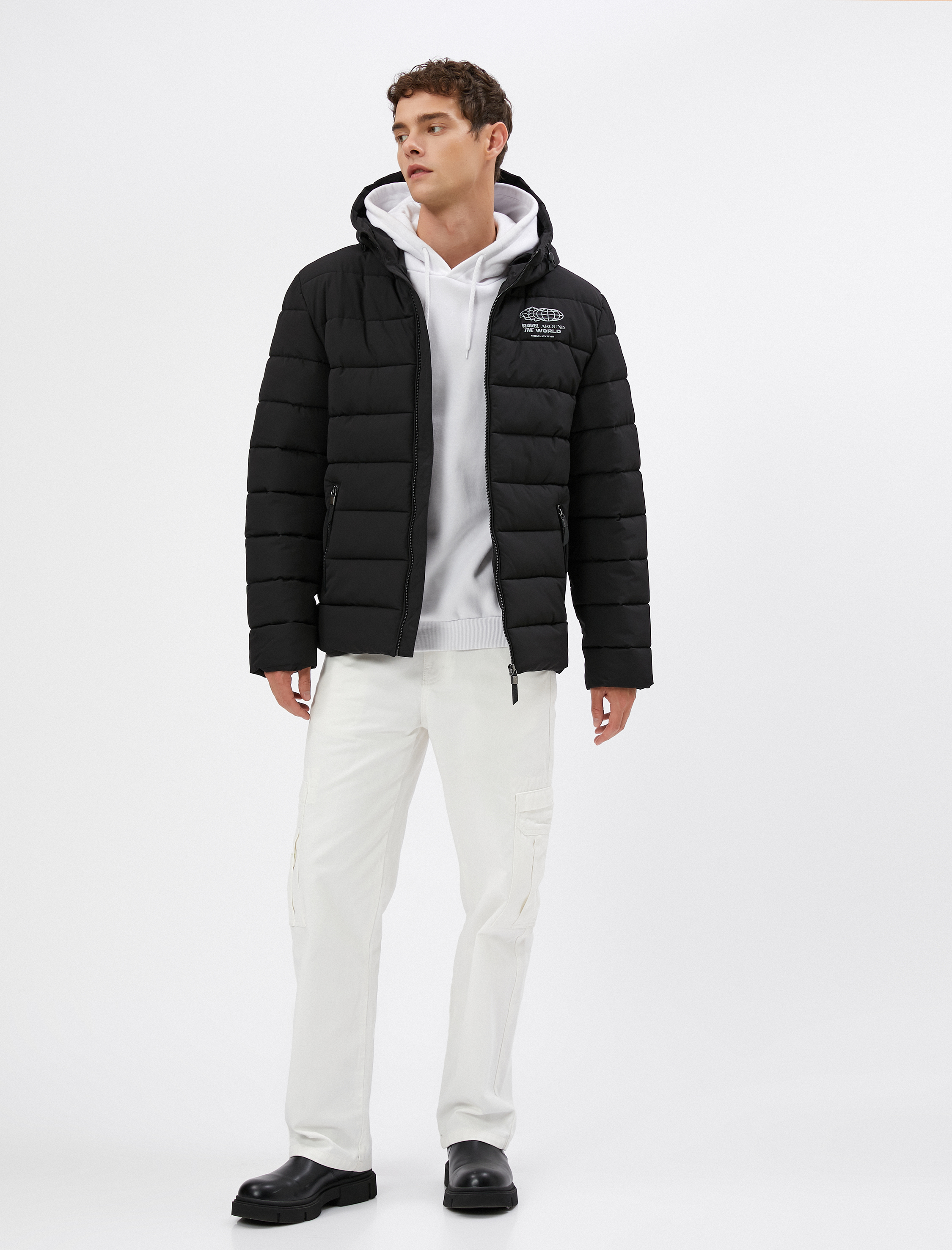   Şişme Mont Kapşonlu Fermuarlı Slogan Baskılı Cep Detaylı