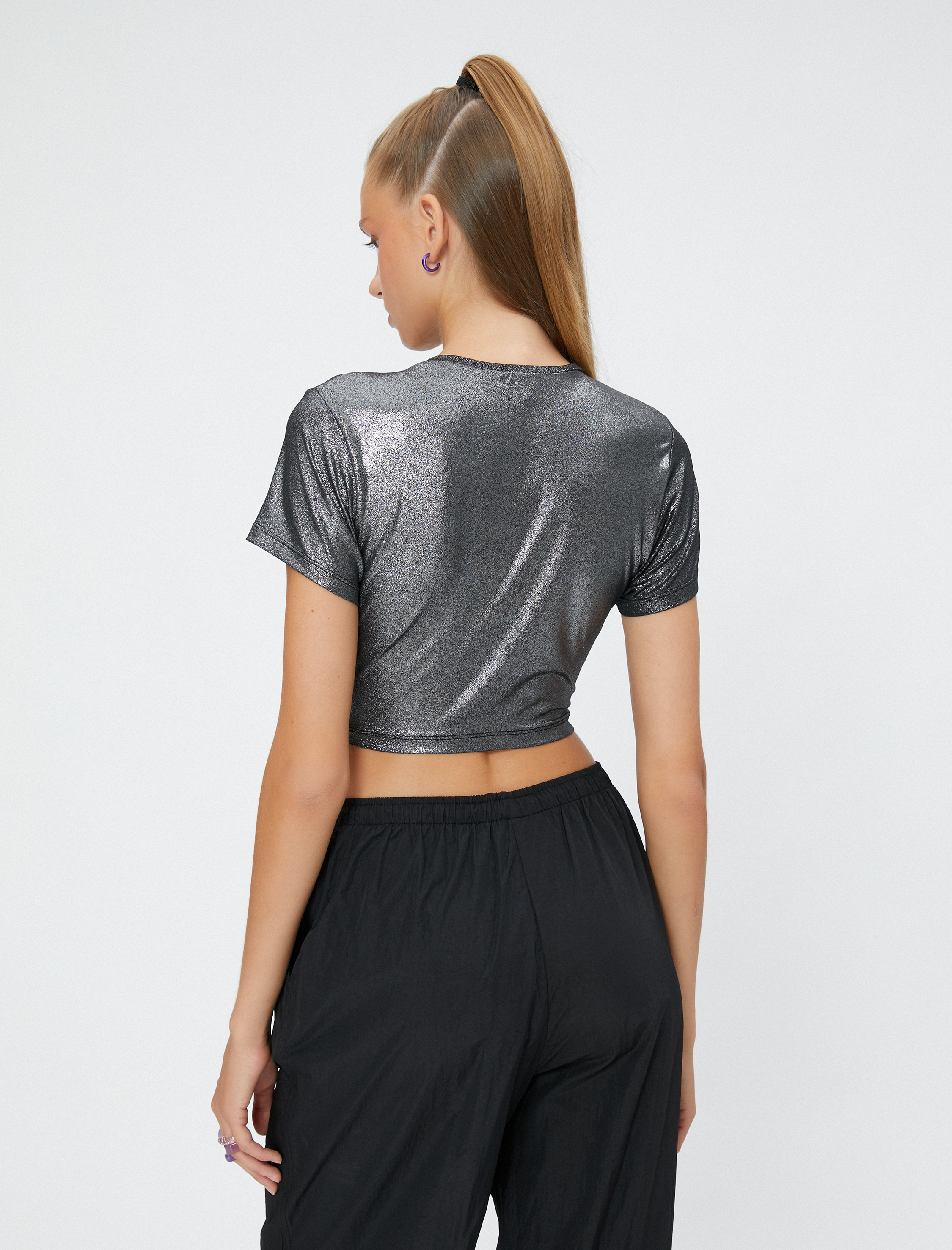   Crop Tişört Metalik Sim Detaylı Bisiklet Yaka Slim Fit Kısa Kollu