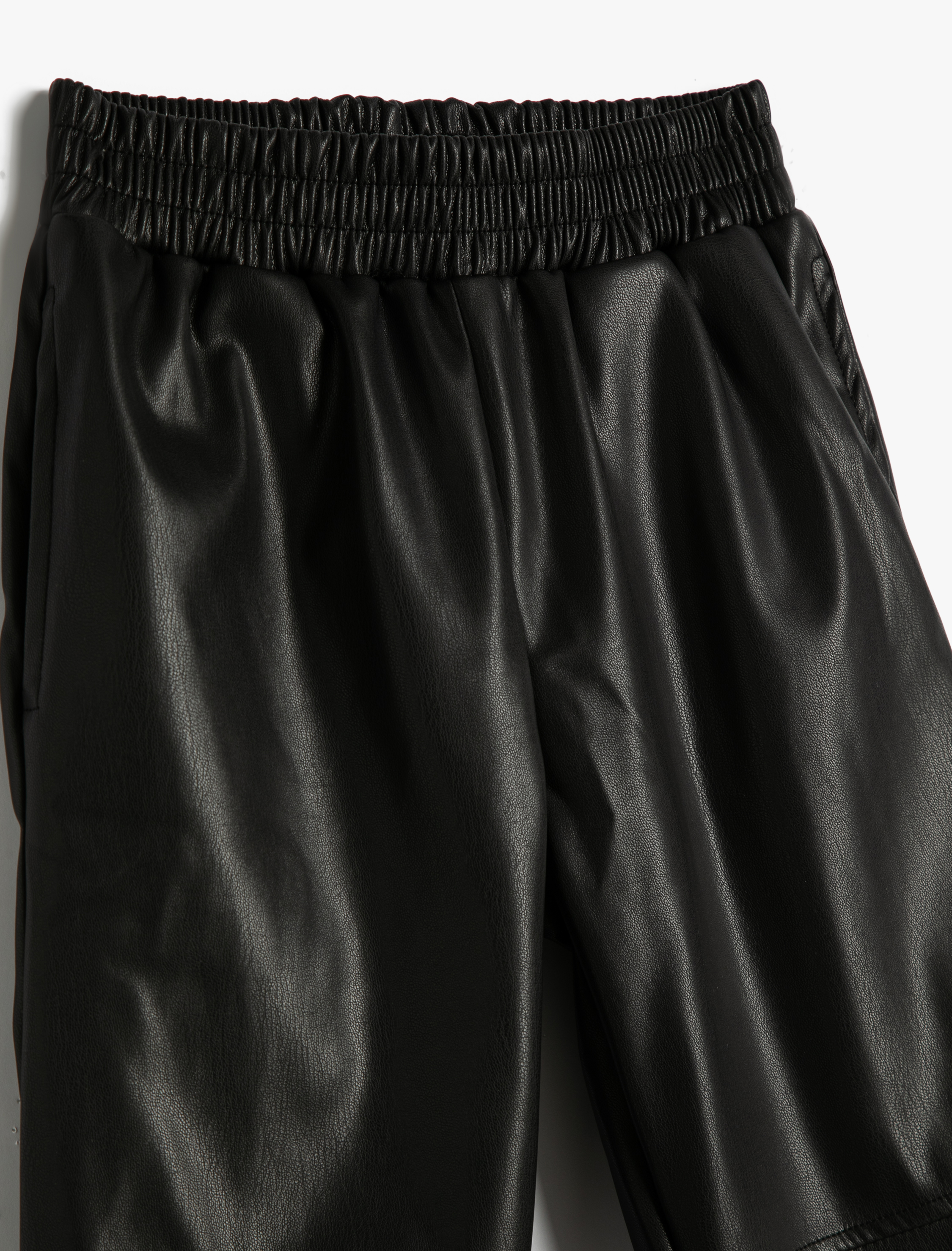  Kız Çocuk Suni Deri Görünümlü Jogger Pantolon Beli Lastikli Cepli