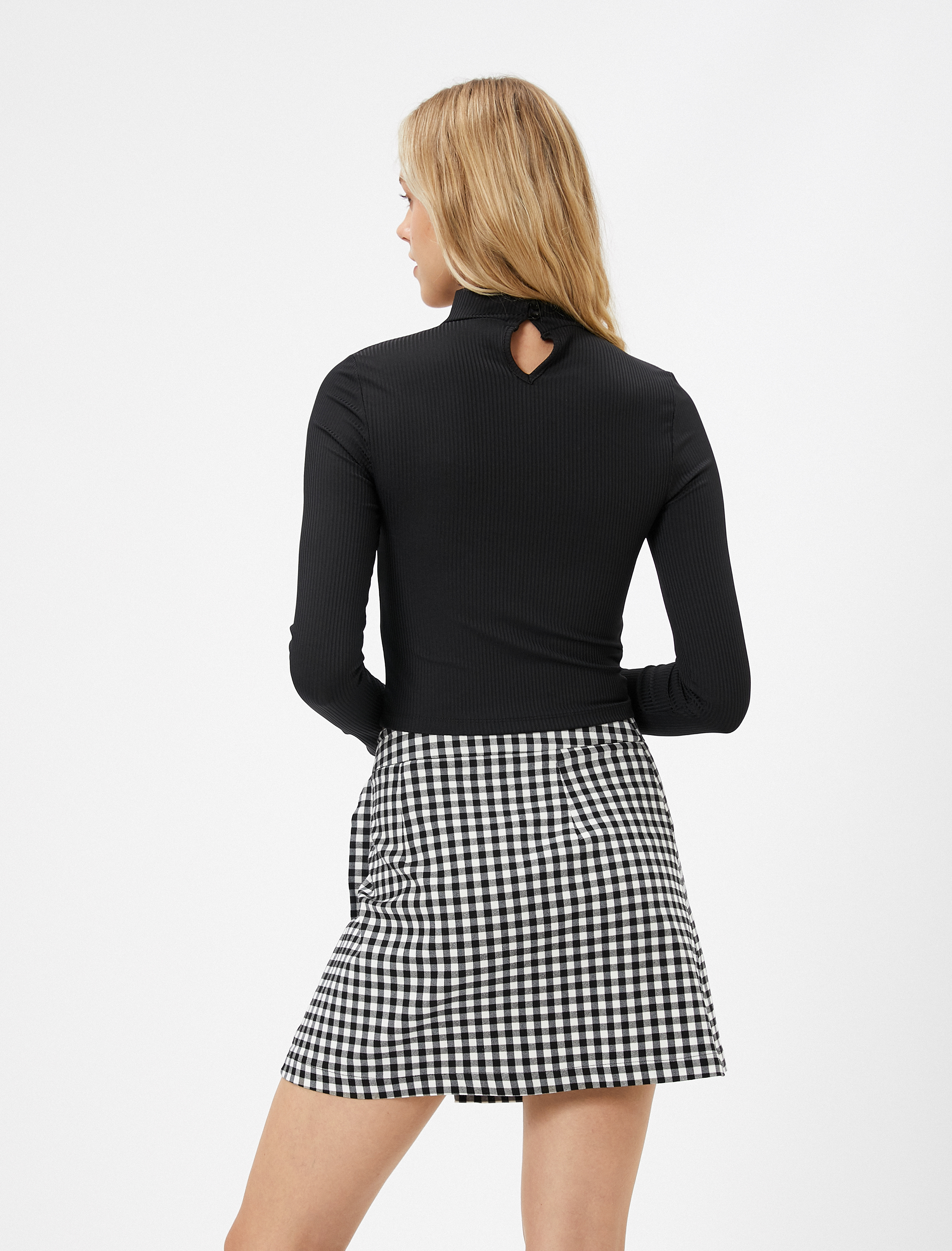   Uzun Kollu Tişört Crop Slim Fit Choker Yaka Pencere Detaylı