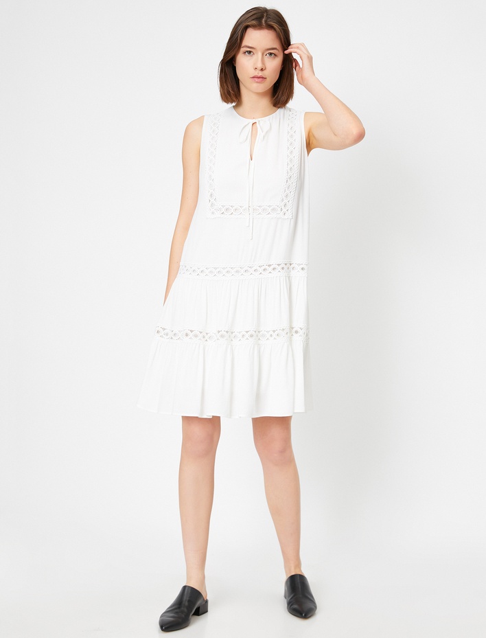  Dantel Detaylı Viskon Siyah Elbise