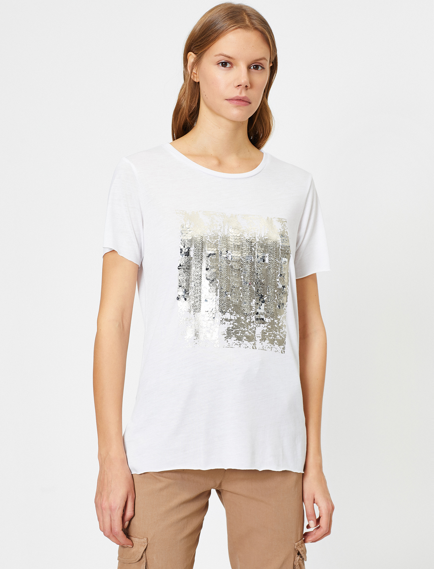   Pul Detaylı Kısa Kollu Tişört