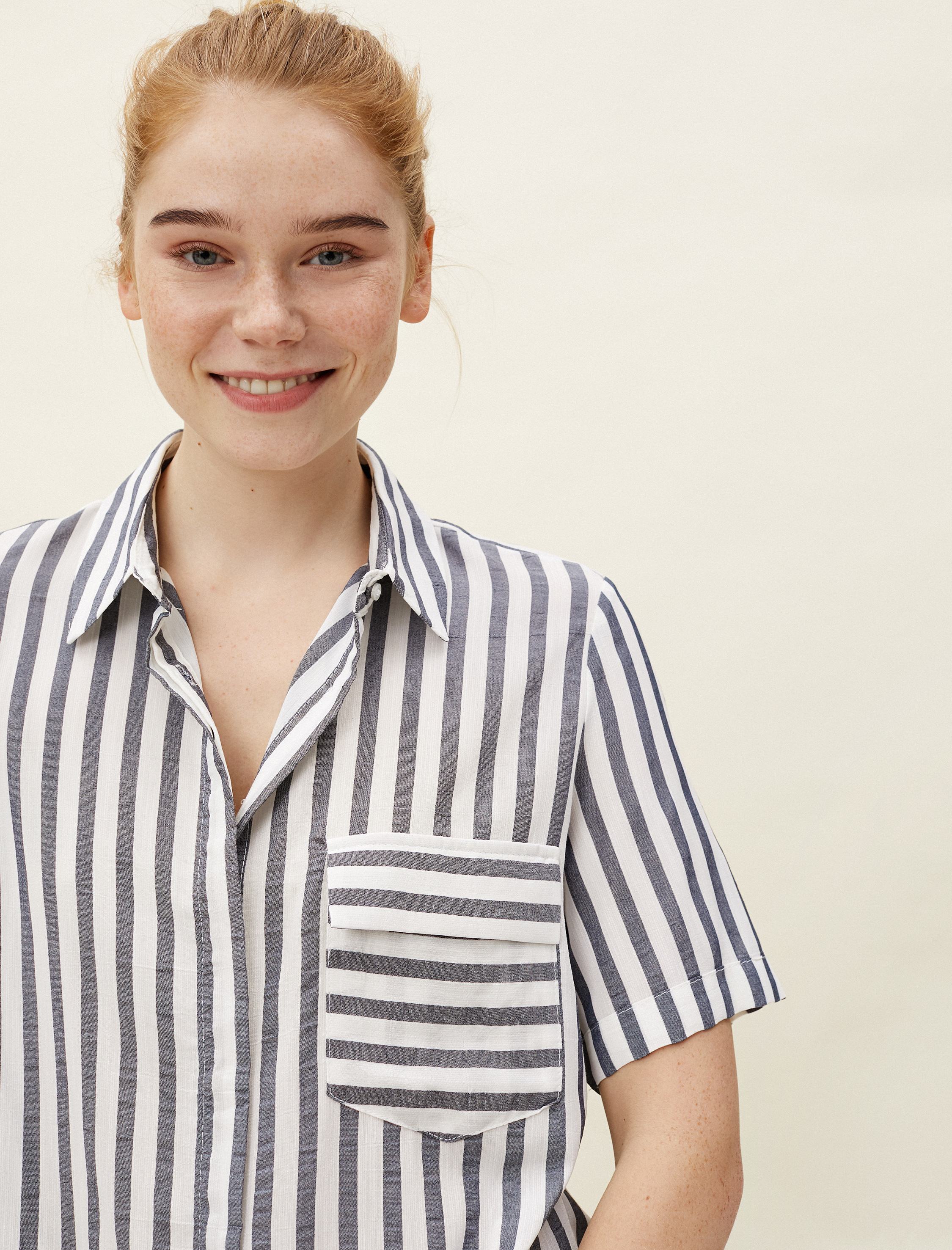   Cep Detaylı Çizgili Gömlek