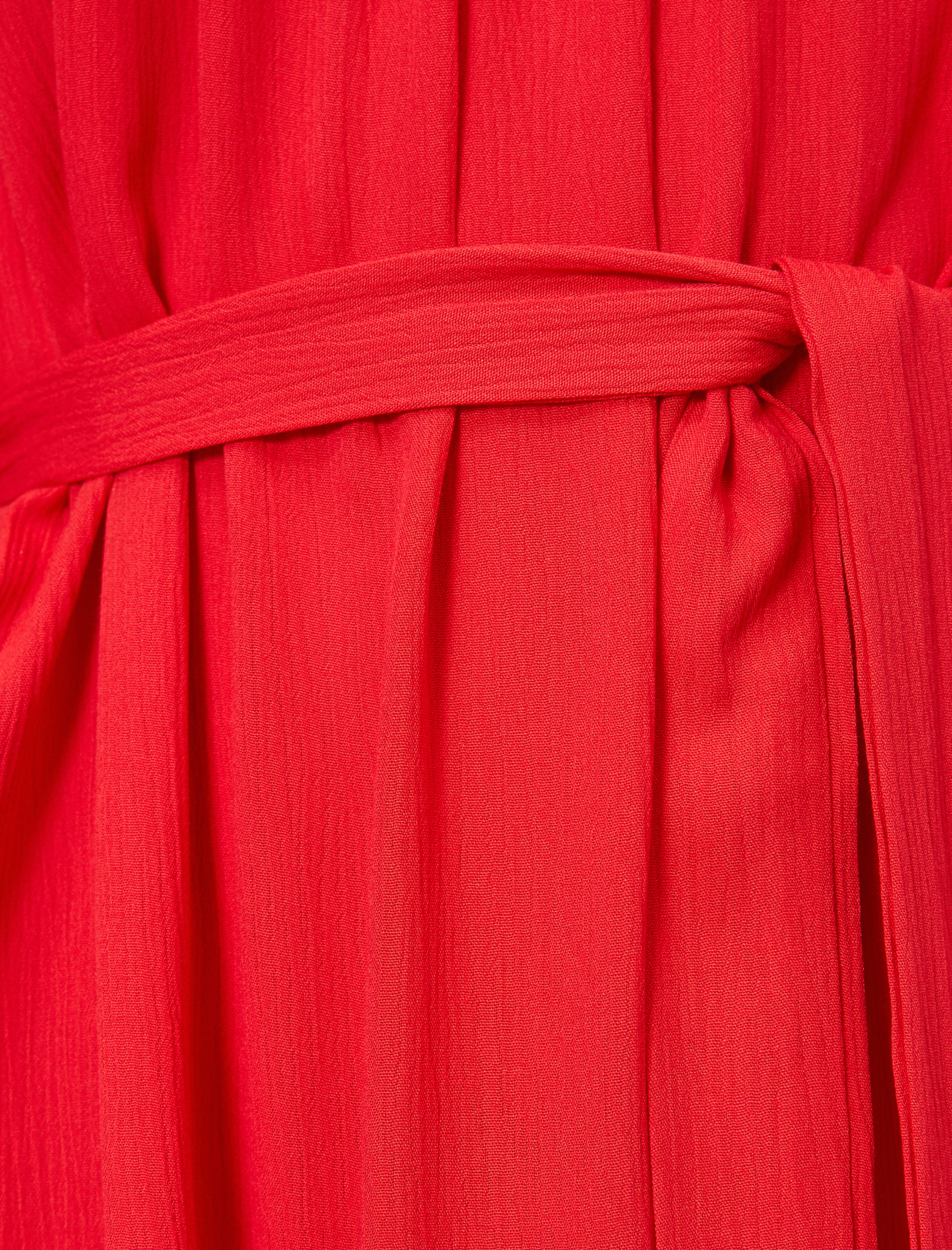   Düşük Omuzlu Fırfır Detaylı Elbise