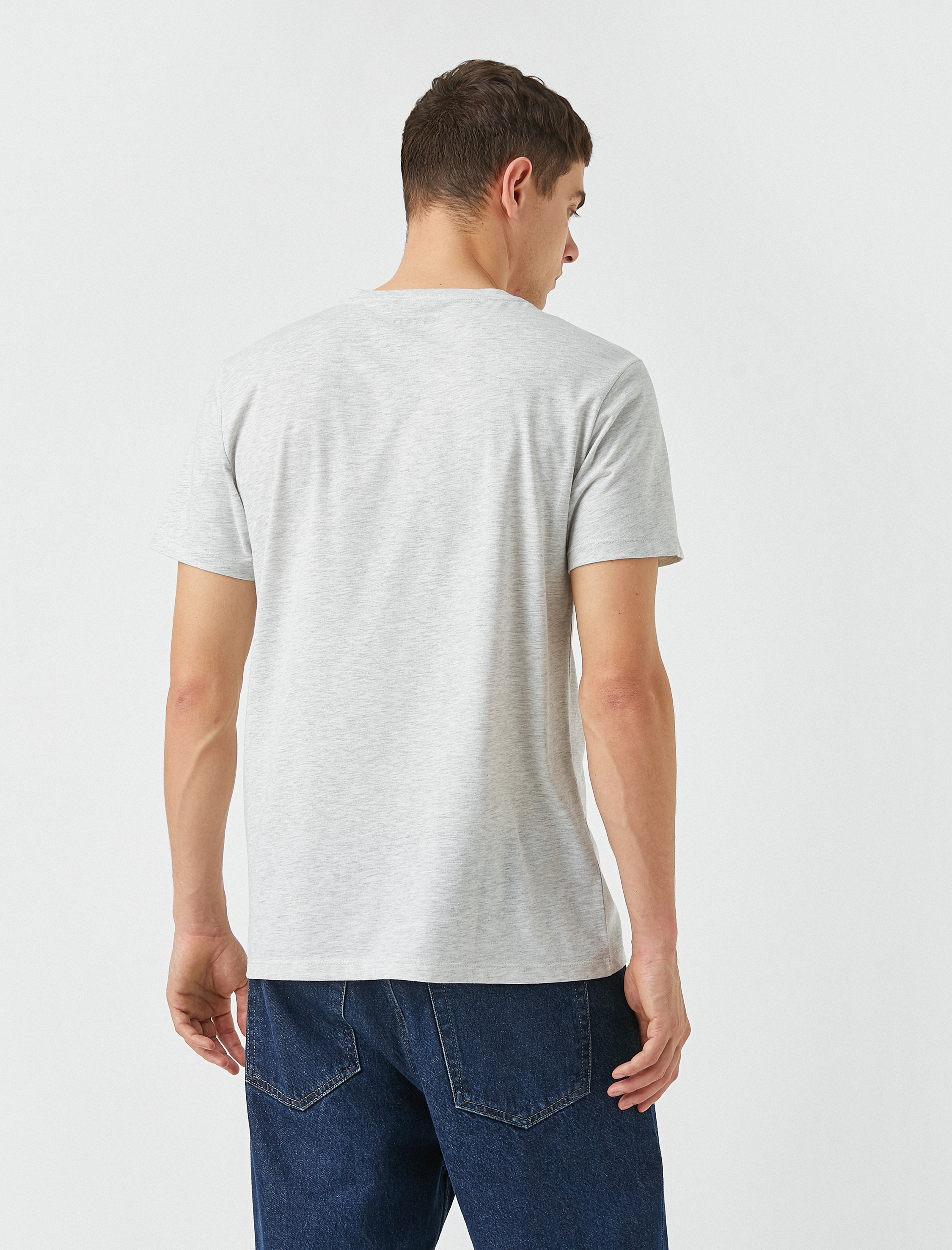   V Yaka Basic Tişört