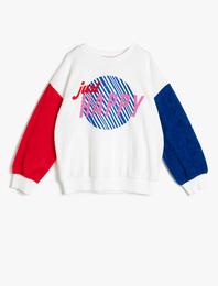 Havlu Kumaştan Farklı Renk Kol Detaylı Simli Yazılı Baskılı Sweatshirt