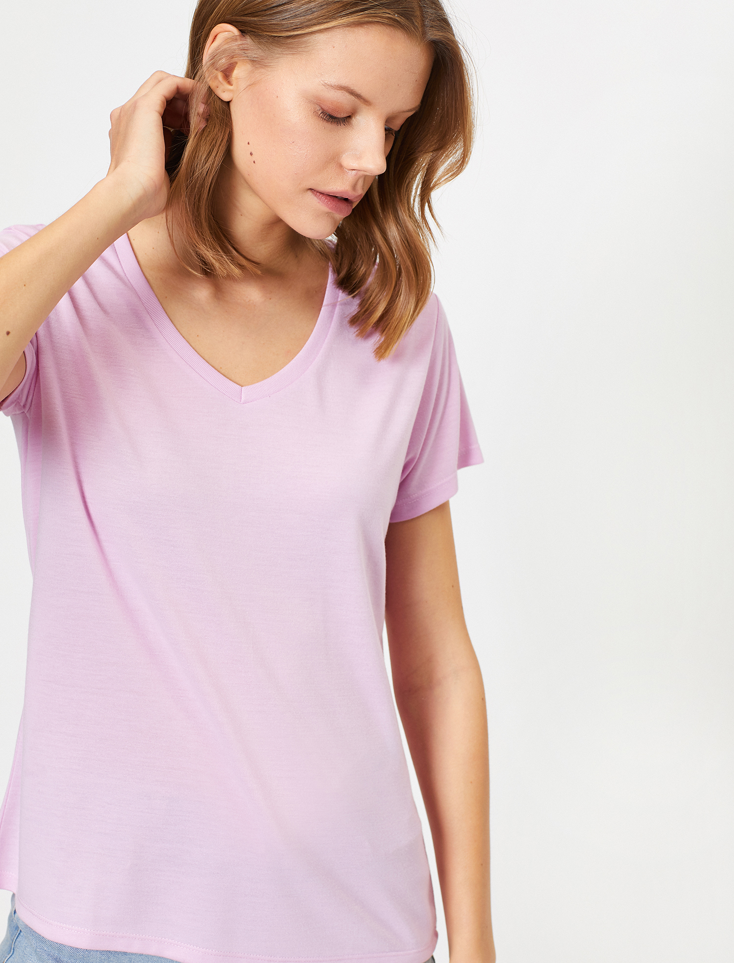   V Yaka Rahat Kalıp Basic Tişört