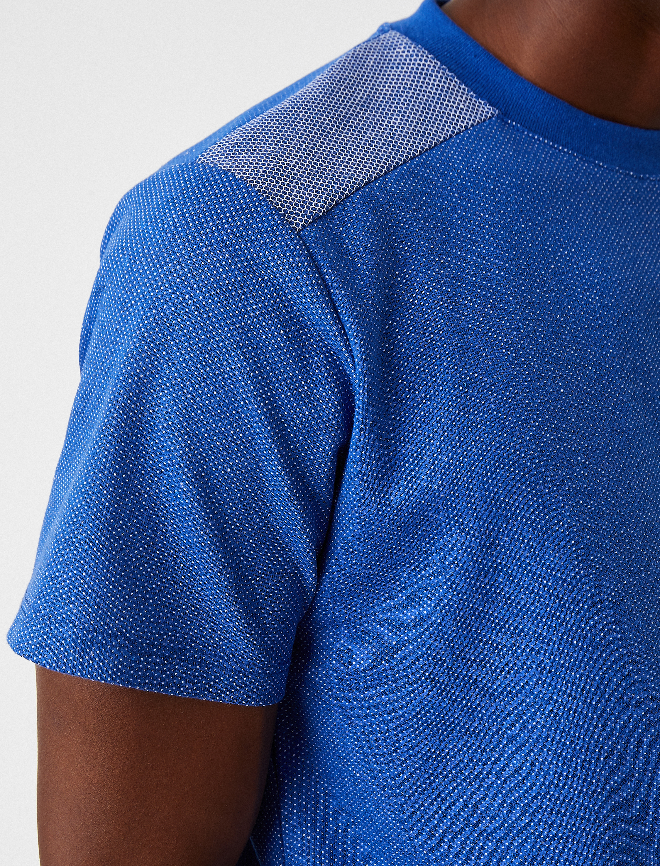   Omuz Detaylı Örme Tişört