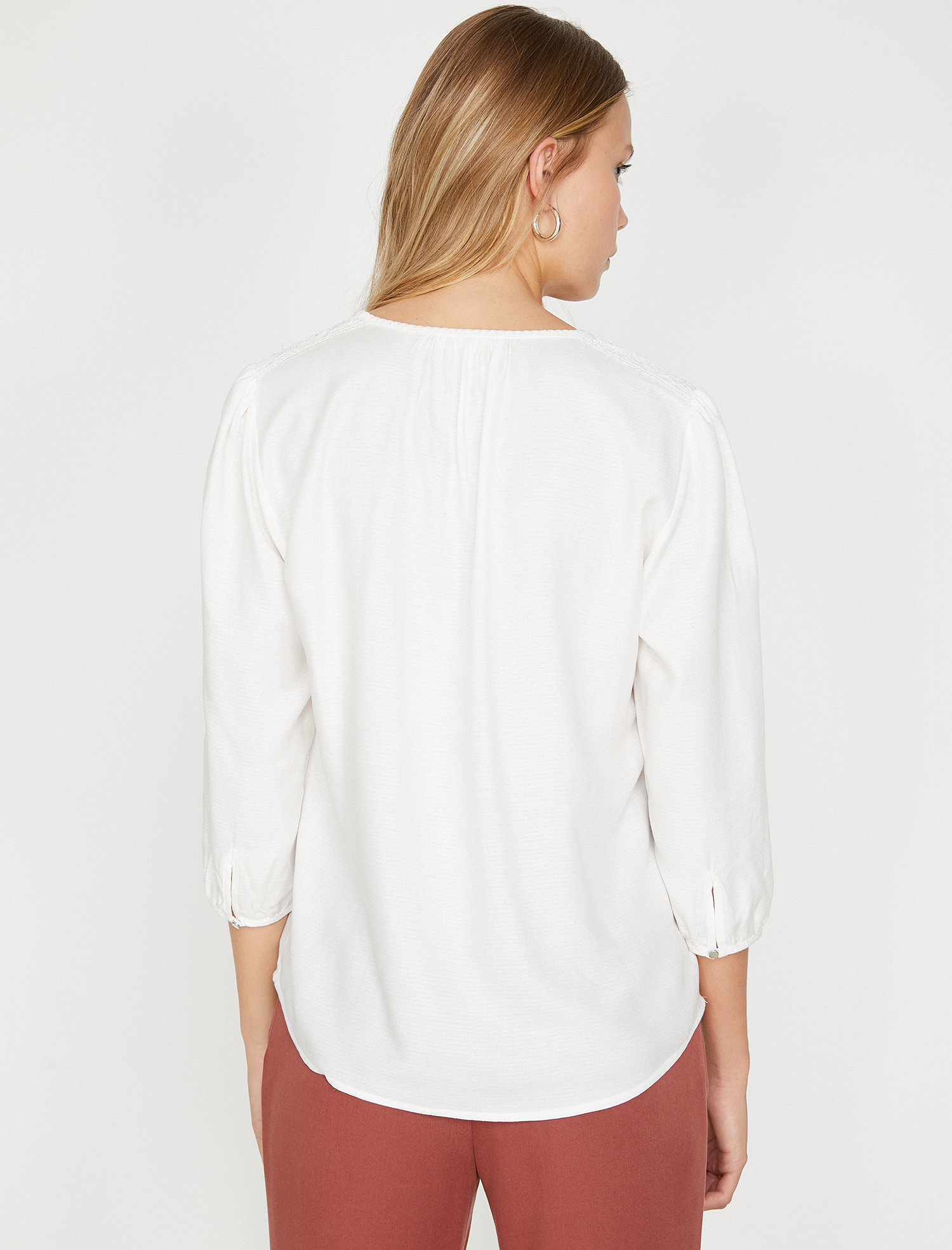   Dantel Detaylı Bluz