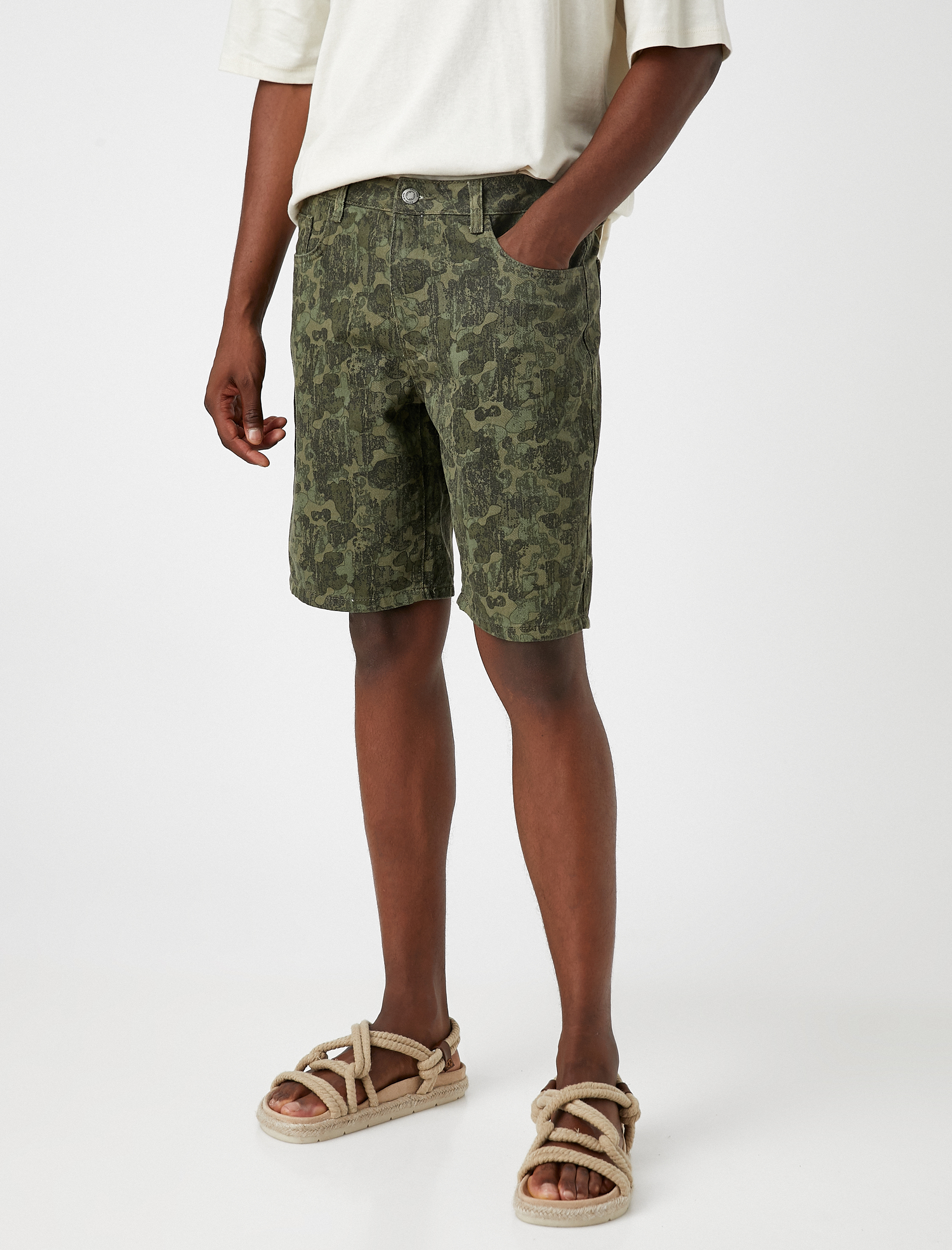   Kamuflaj Desenli Gabardin Şort