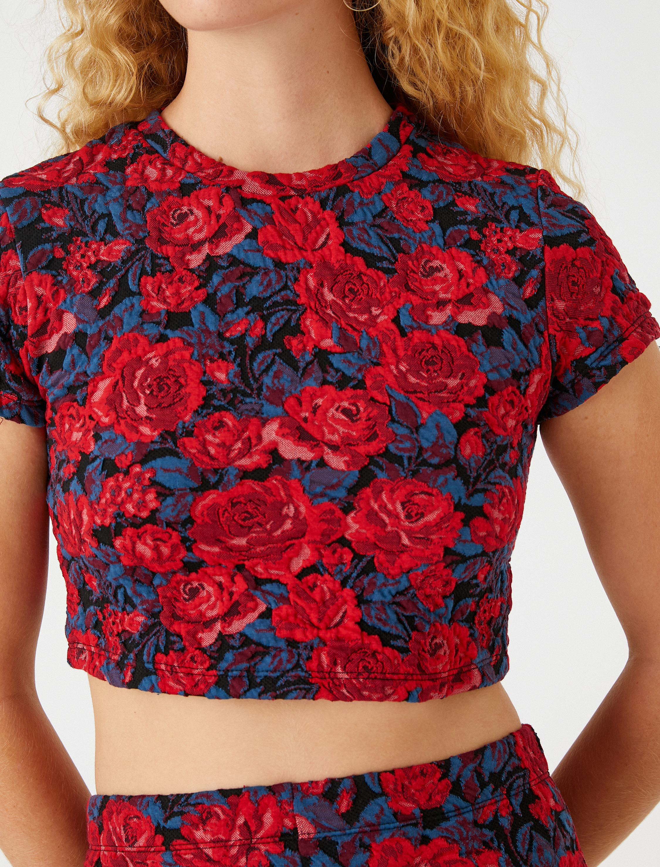   Çiçekli Crop Tişört Bisiklet Yaka