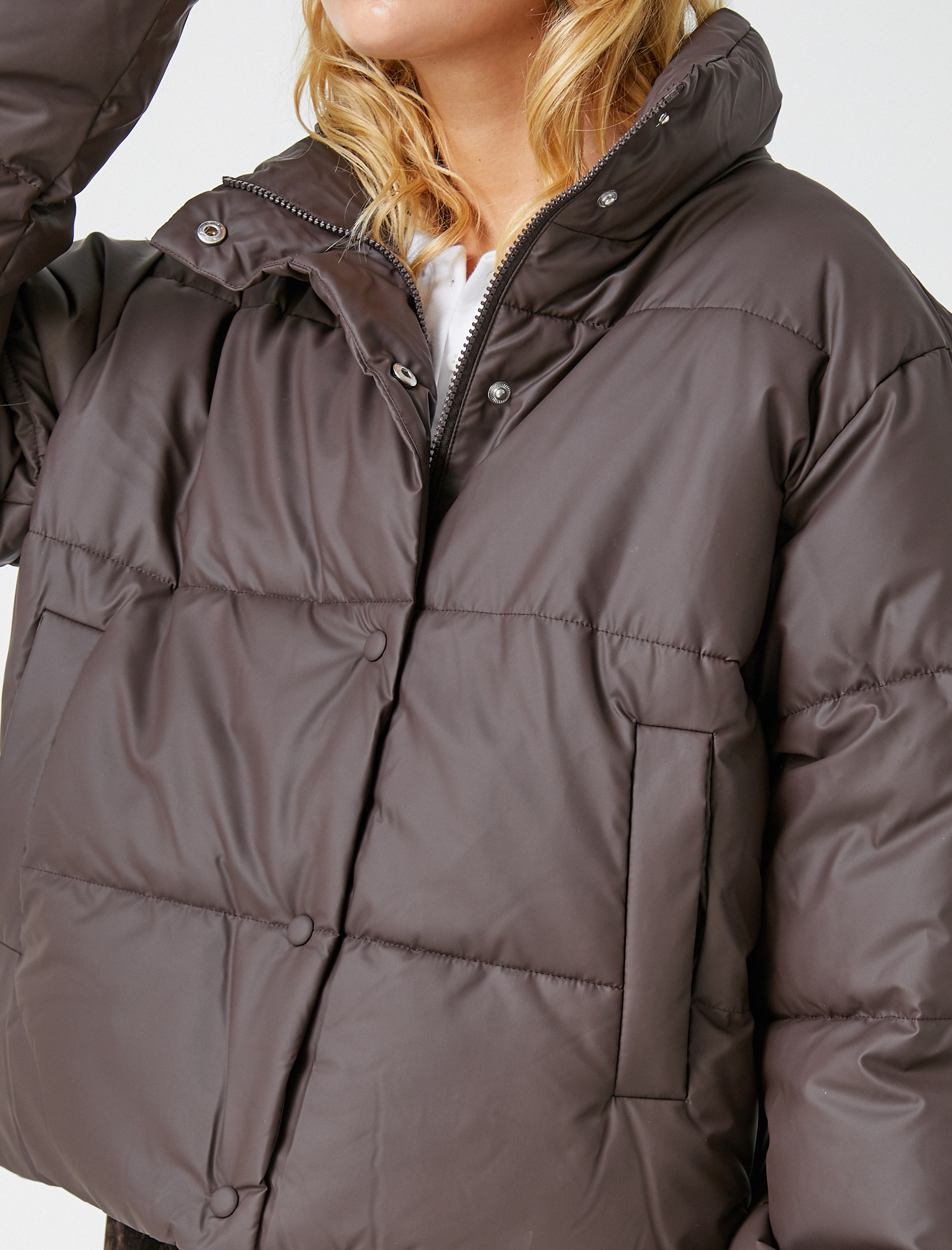   Şişme Mont Dik Yaka Fermuarlı