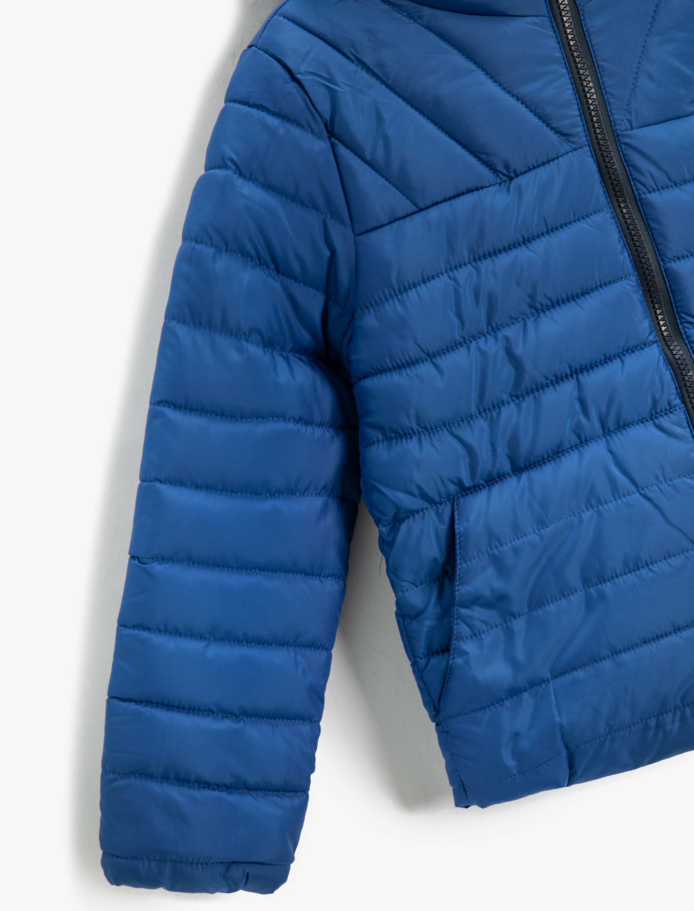  Erkek Çocuk Şişme Mont Kapüşonlu Cepli Elastik Manşetli