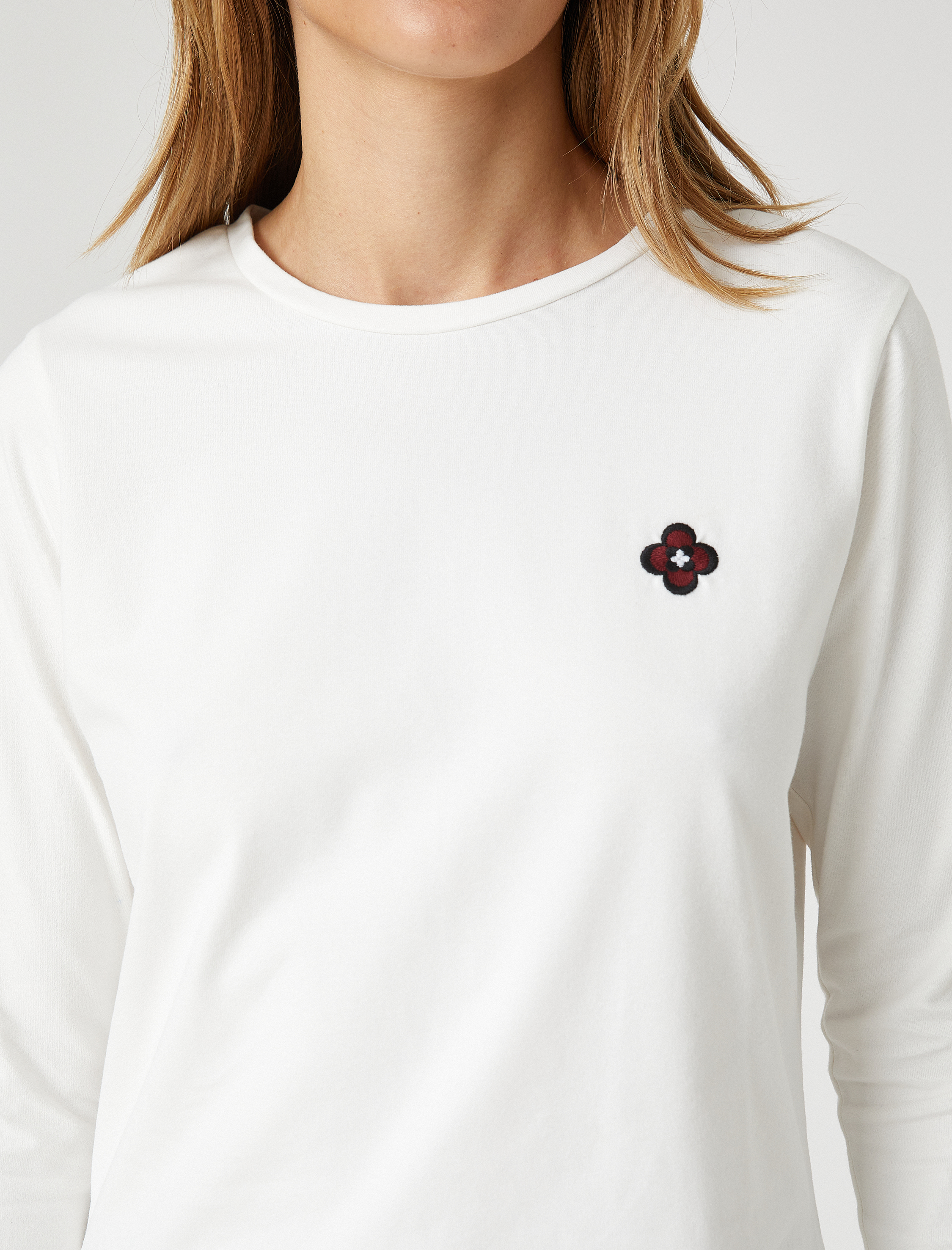   Uzun Kollu Tişört Minimal İşlemeli