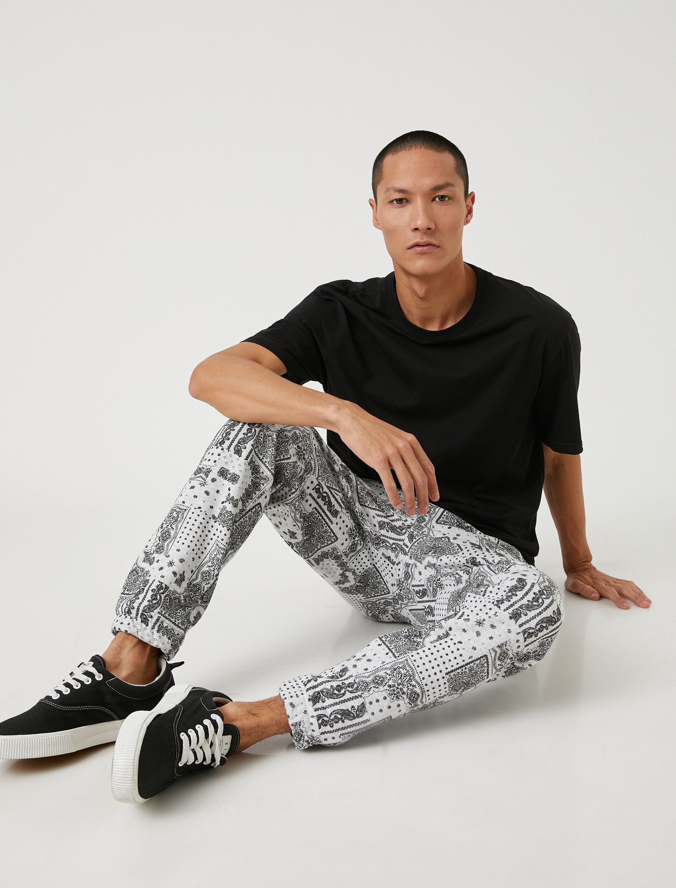   Şal Desenli Eşofman Altı Beli Bağcıklı Cep Detaylı