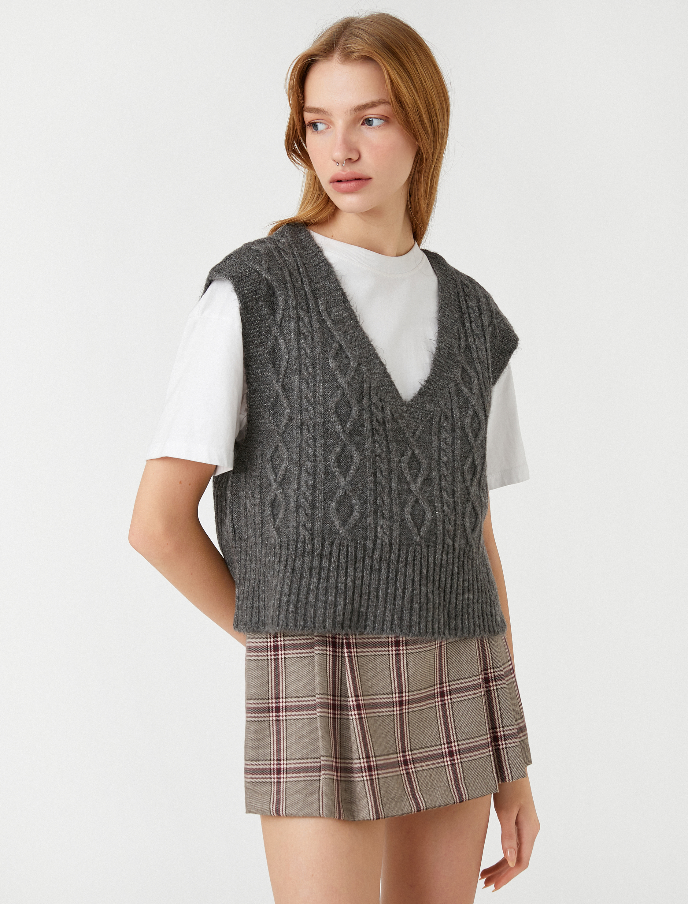   Örgü Süveter V Yaka Saç Örgüsü Desenli