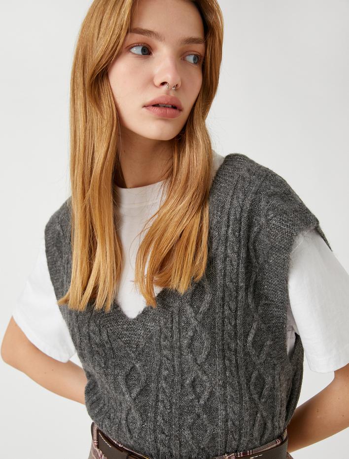  Örgü Süveter V Yaka Saç Örgüsü Desenli