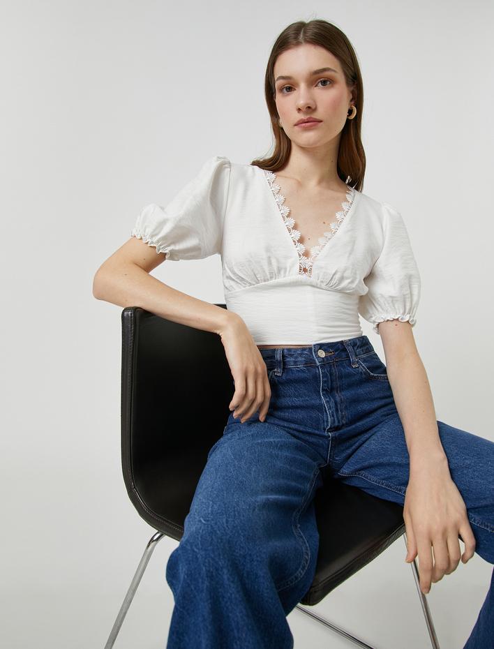  Crop Bluz Dantel Detaylı V Yaka