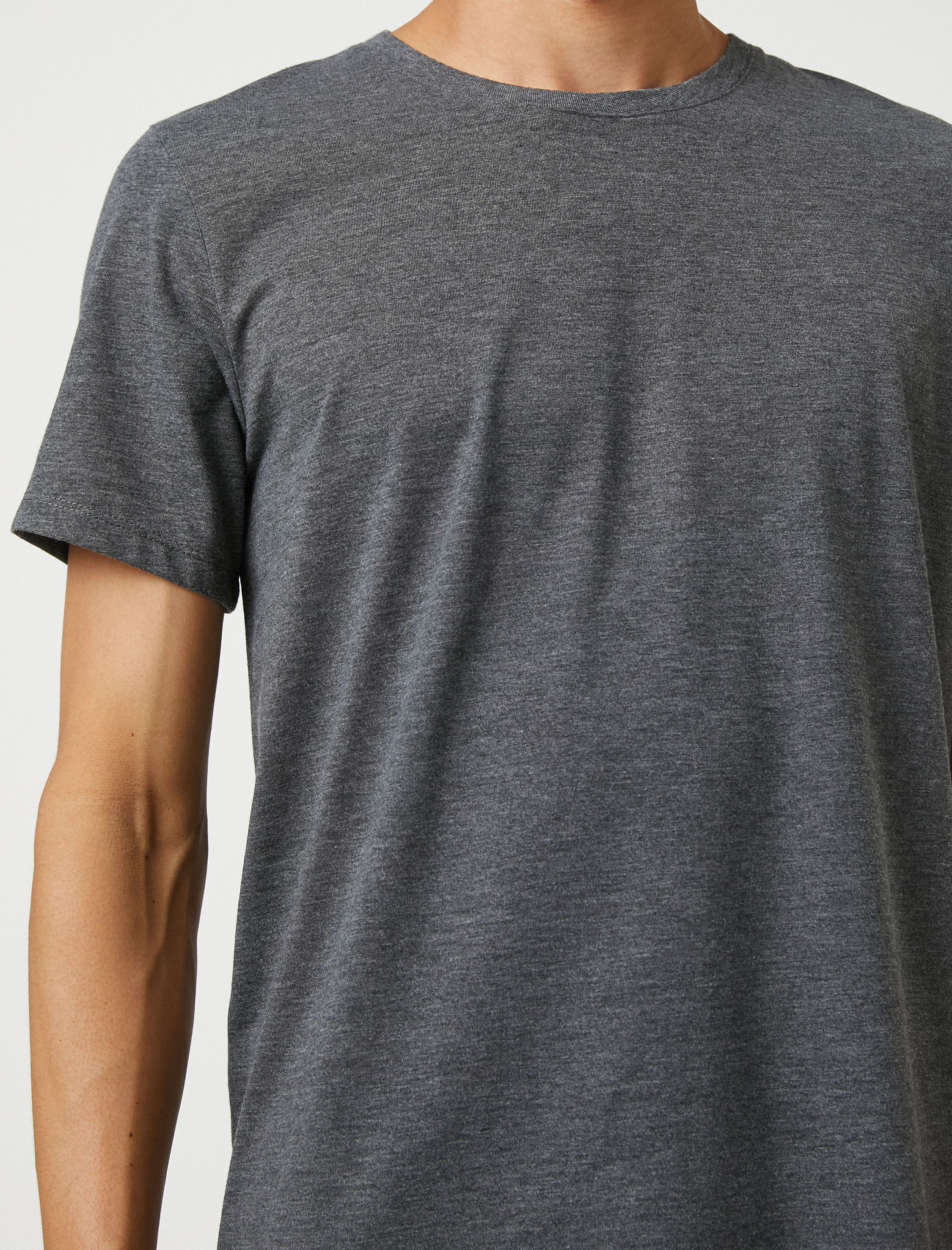 Basic Tişört Slim Fit Bisiklet Yaka Kısa Kollu Pamuklu