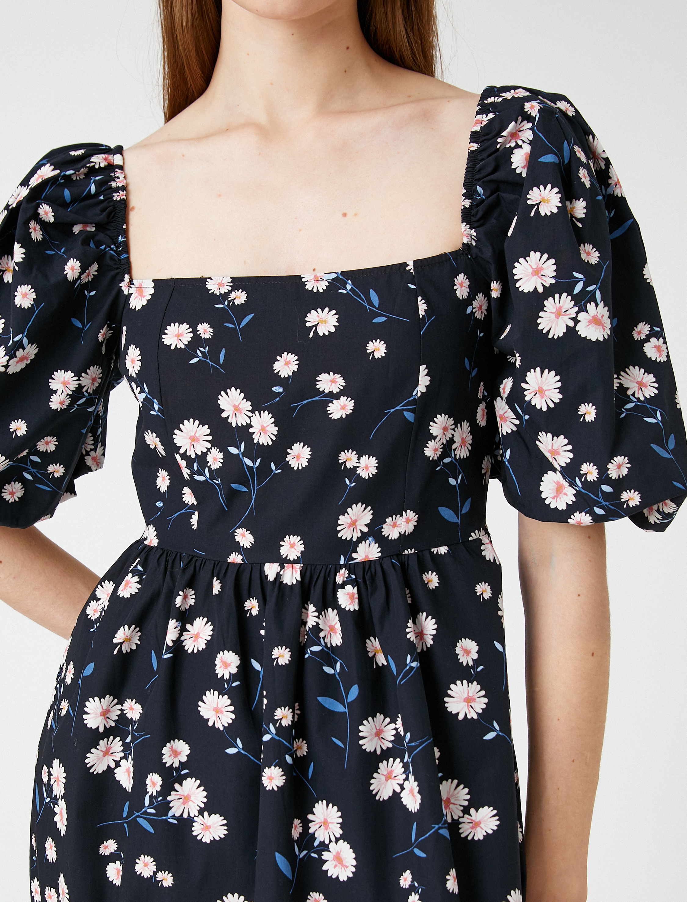   Çiçekli Mini Viskon Elbise Kare Yaka Kısa Balon Kollu