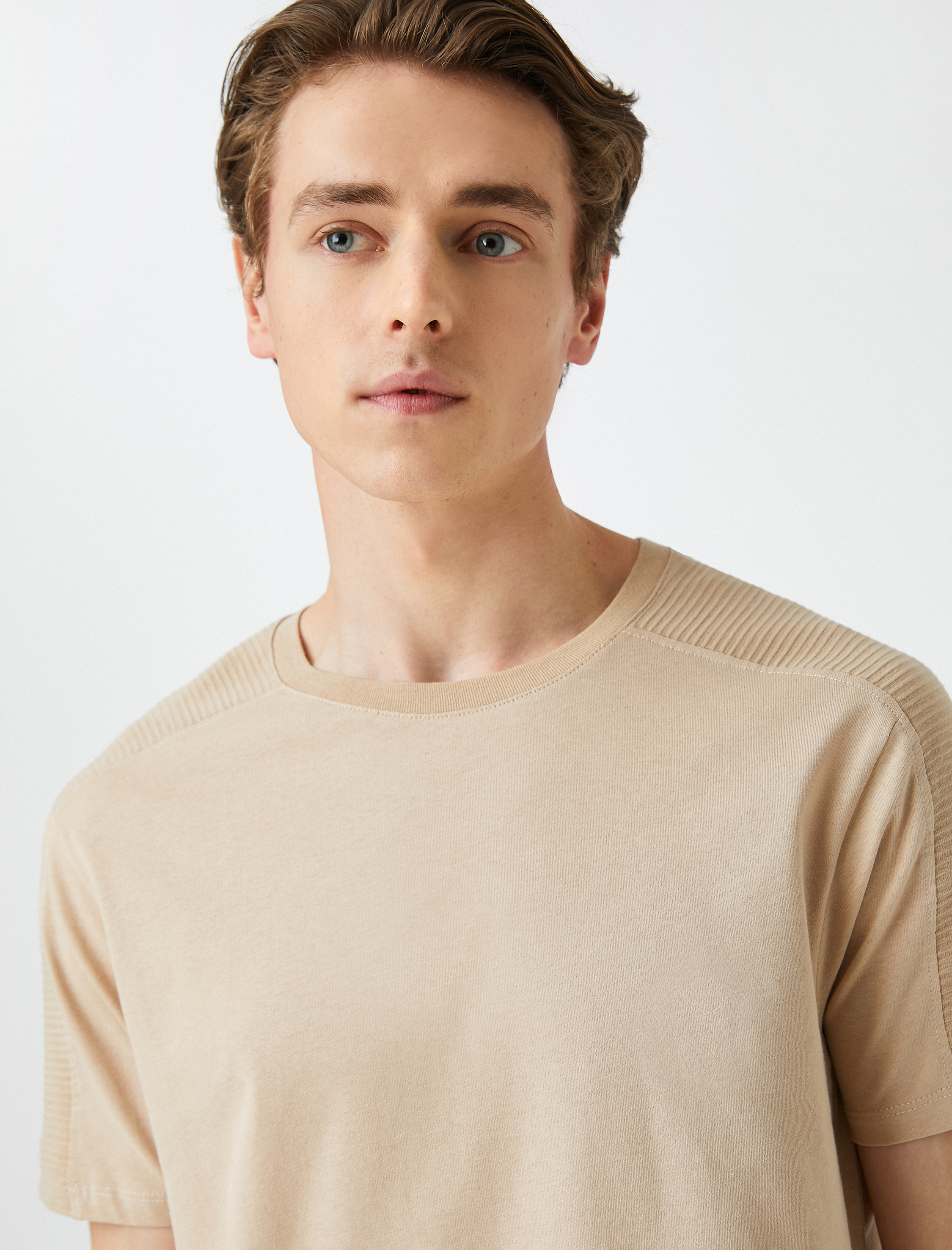   Bisiklet Yaka Tişört Dokulu Kısa Kollu Dar Kesim