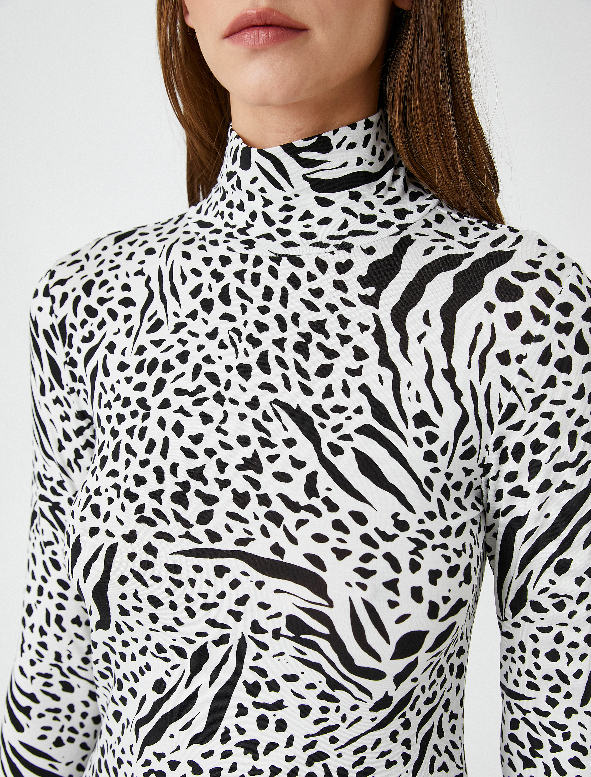   Zebra Desenli Uzun Kollu Tişört Boğazlı Yaka