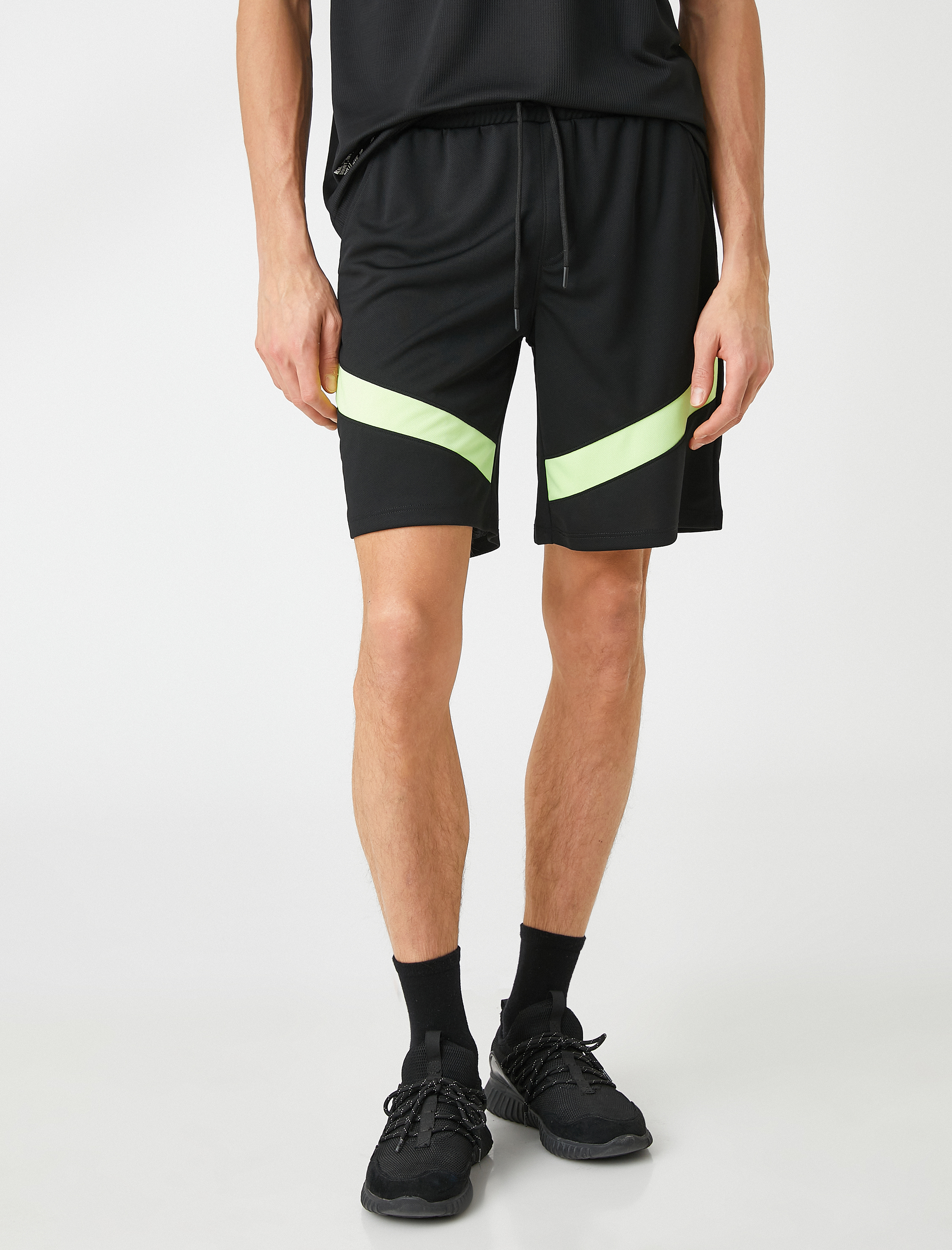   Baskılı Spor Şort Beli Bağcıklı Cep Detaylı Nefes Alan Kumaş