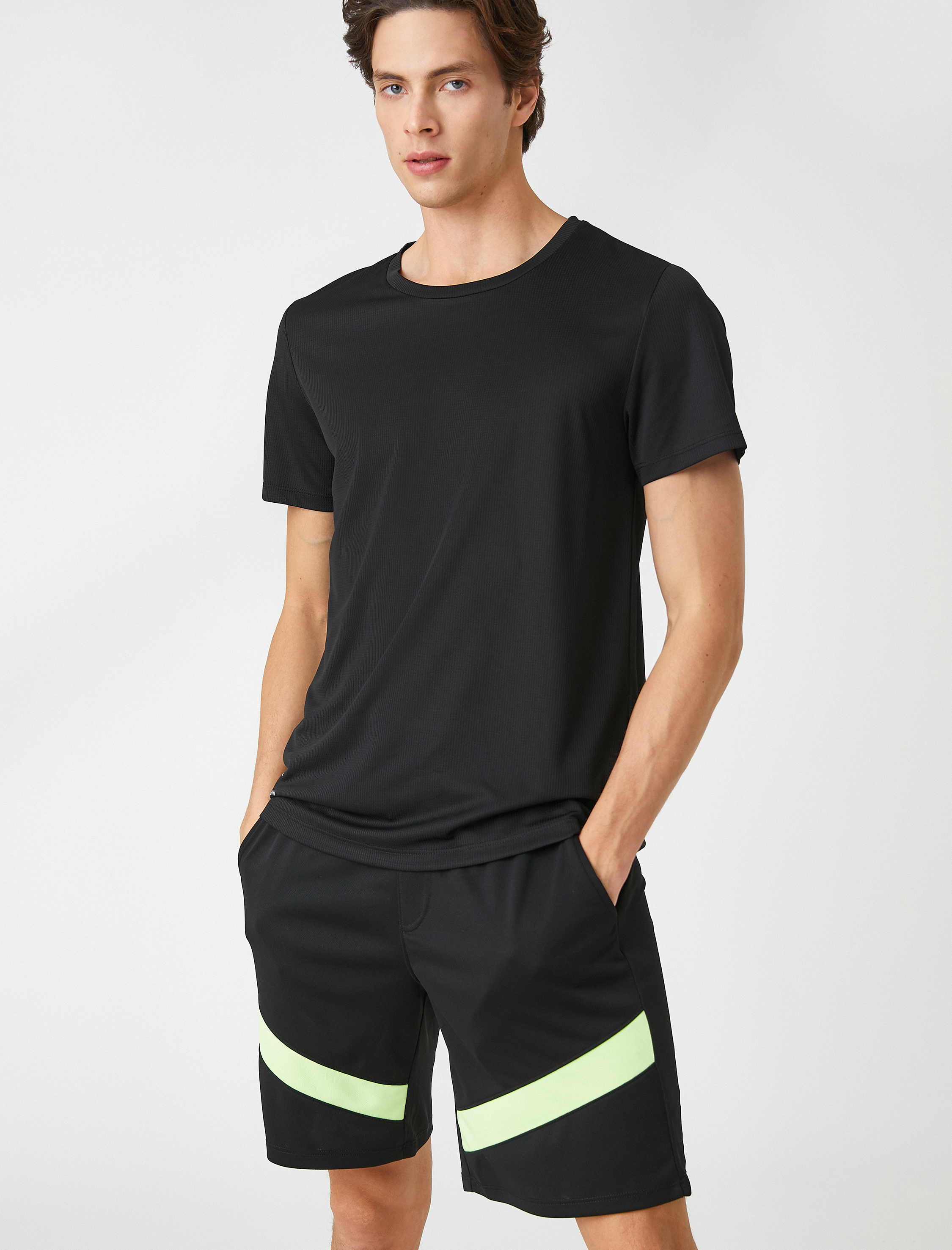   Baskılı Spor Şort Beli Bağcıklı Cep Detaylı Nefes Alan Kumaş