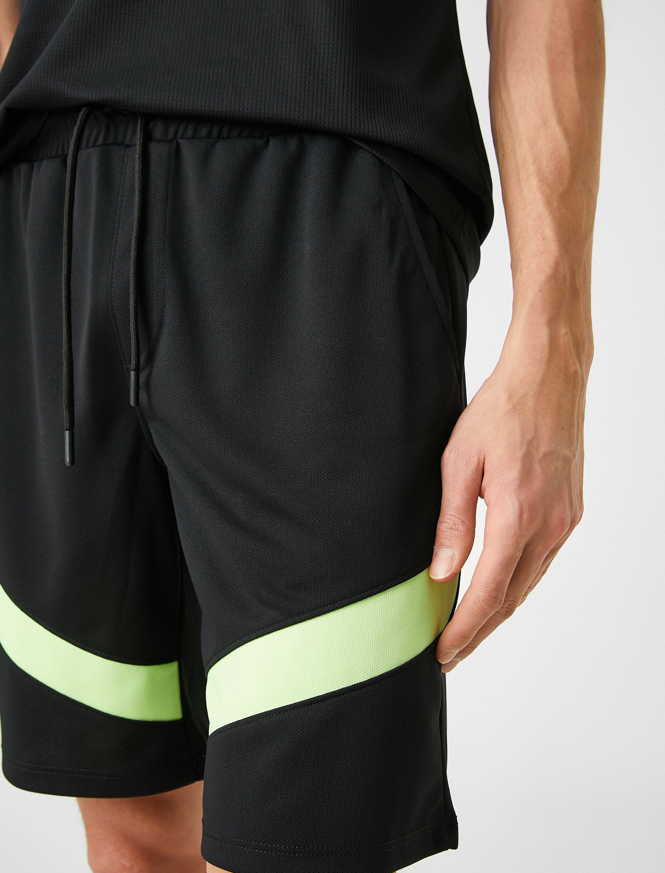   Baskılı Spor Şort Beli Bağcıklı Cep Detaylı Nefes Alan Kumaş