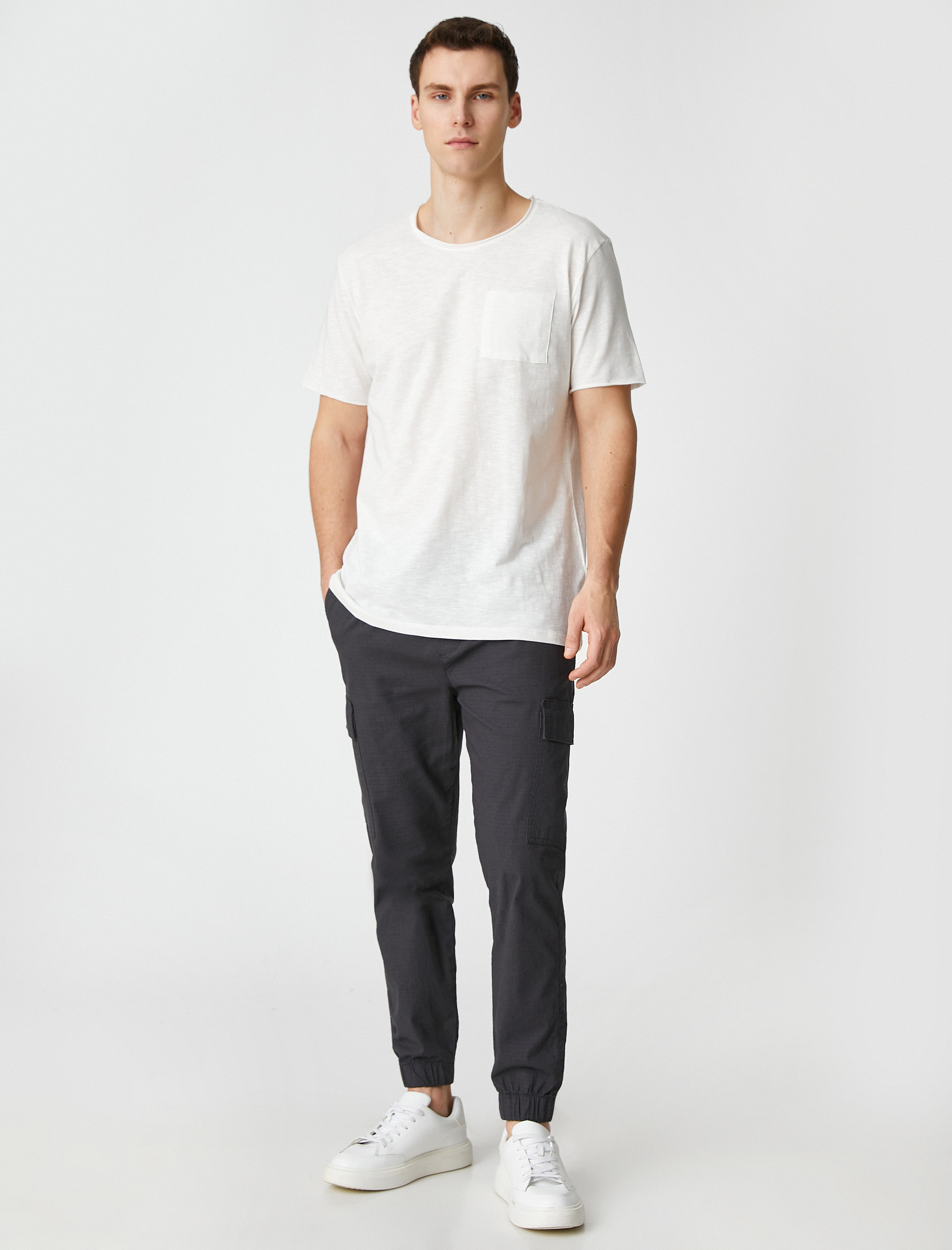   Basic Tişört Cep Detaylı Kısa Kollu Dar Kesim