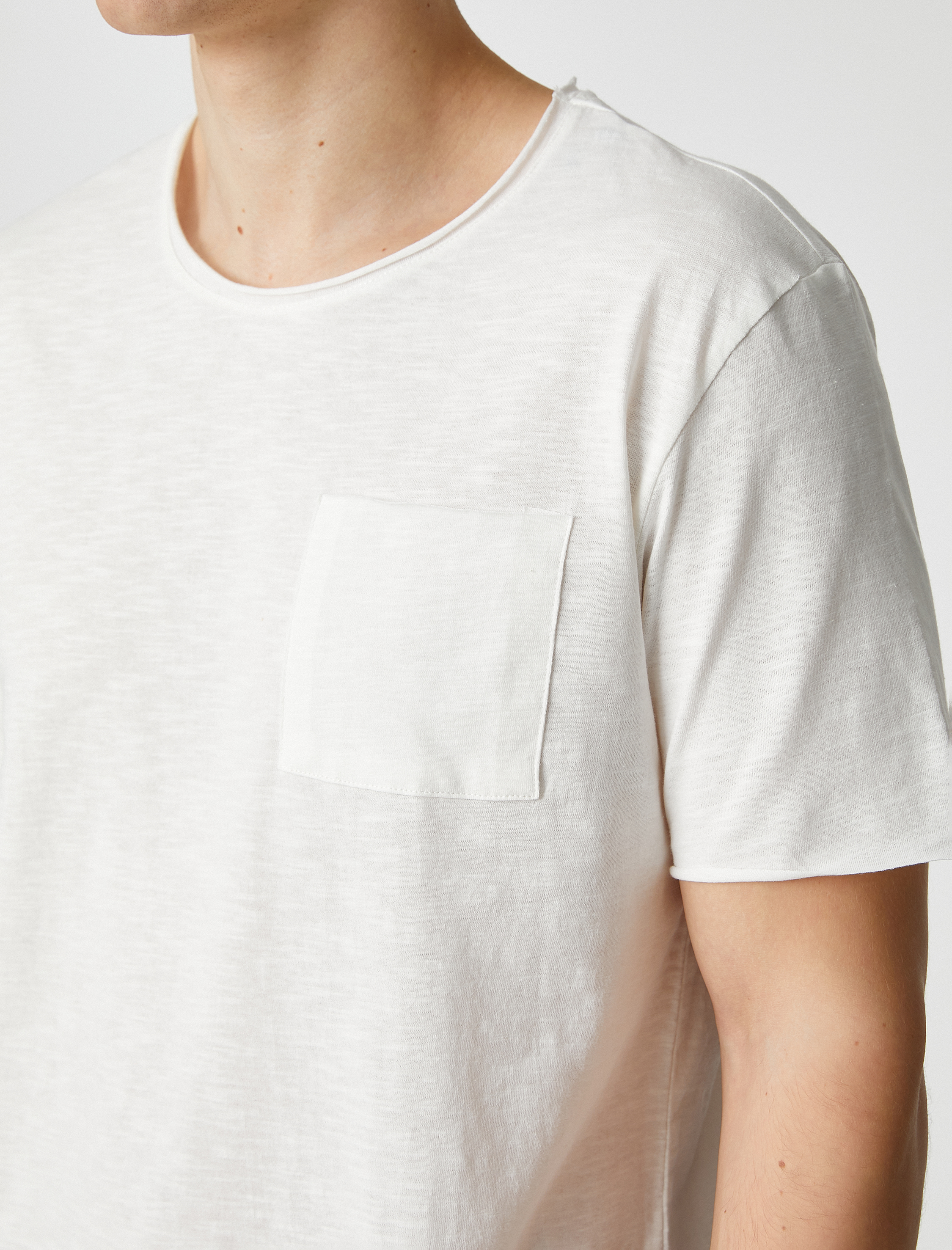   Basic Tişört Cep Detaylı Kısa Kollu Dar Kesim