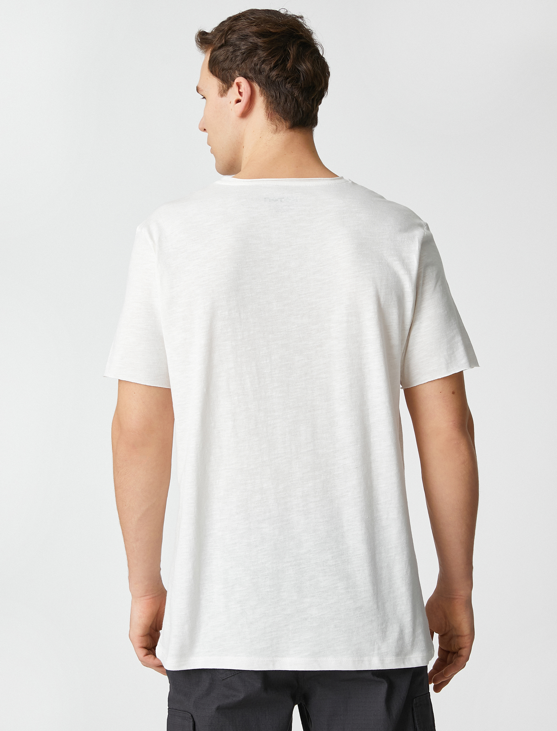   Basic Tişört Cep Detaylı Kısa Kollu Dar Kesim