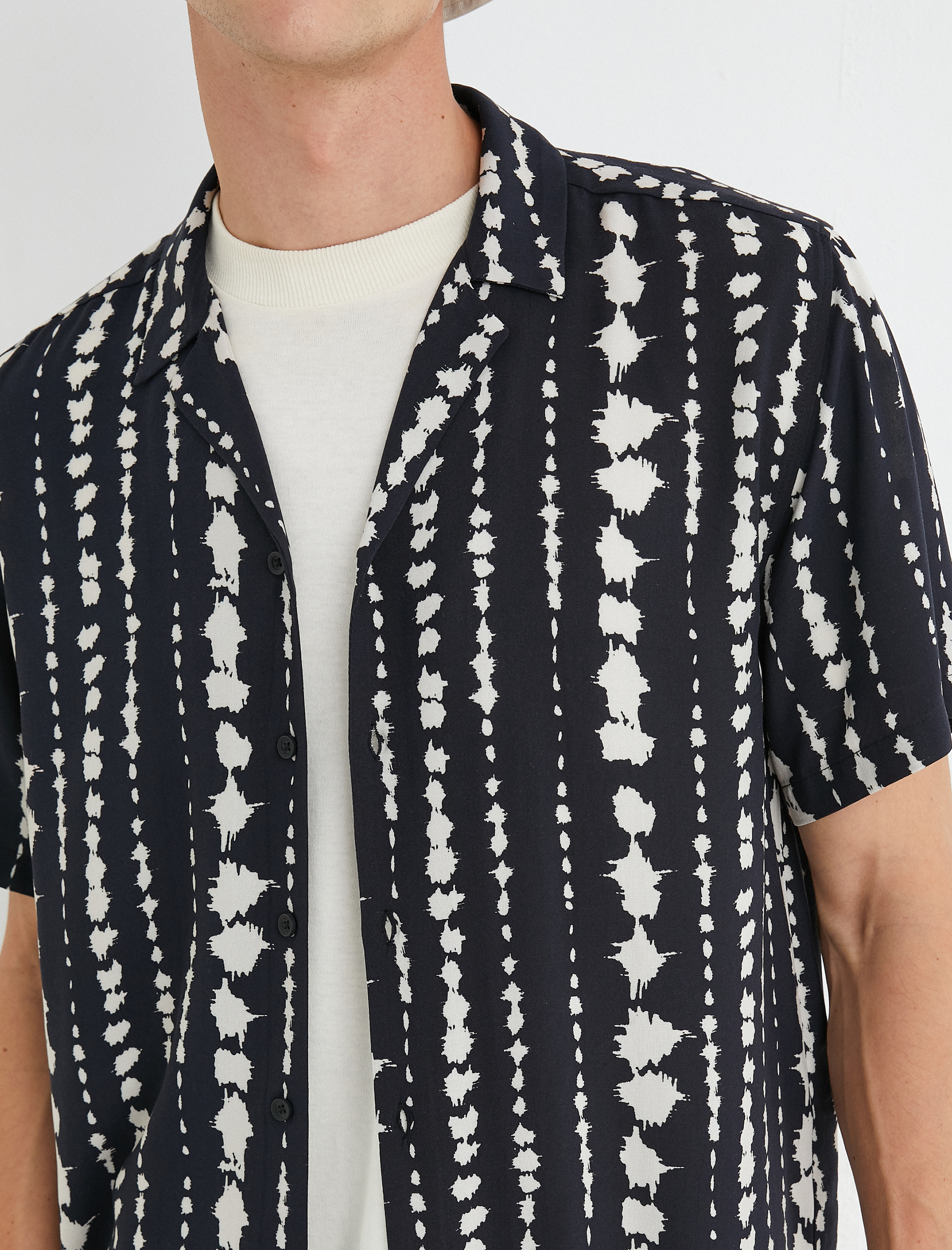   Kısa Kollu Gömlek Devrik Yaka Etnik Detaylı Düğmeli