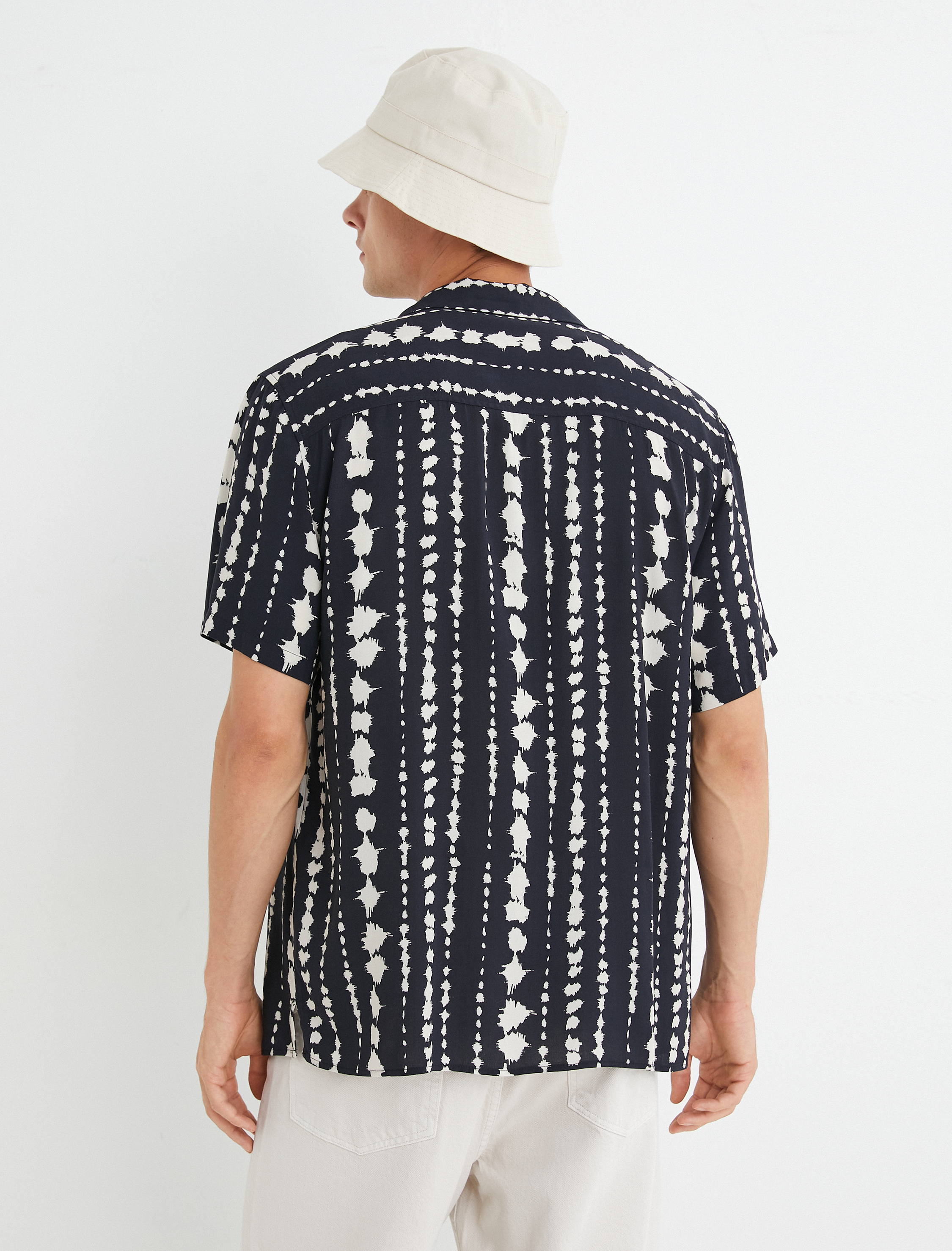   Kısa Kollu Gömlek Devrik Yaka Etnik Detaylı Düğmeli