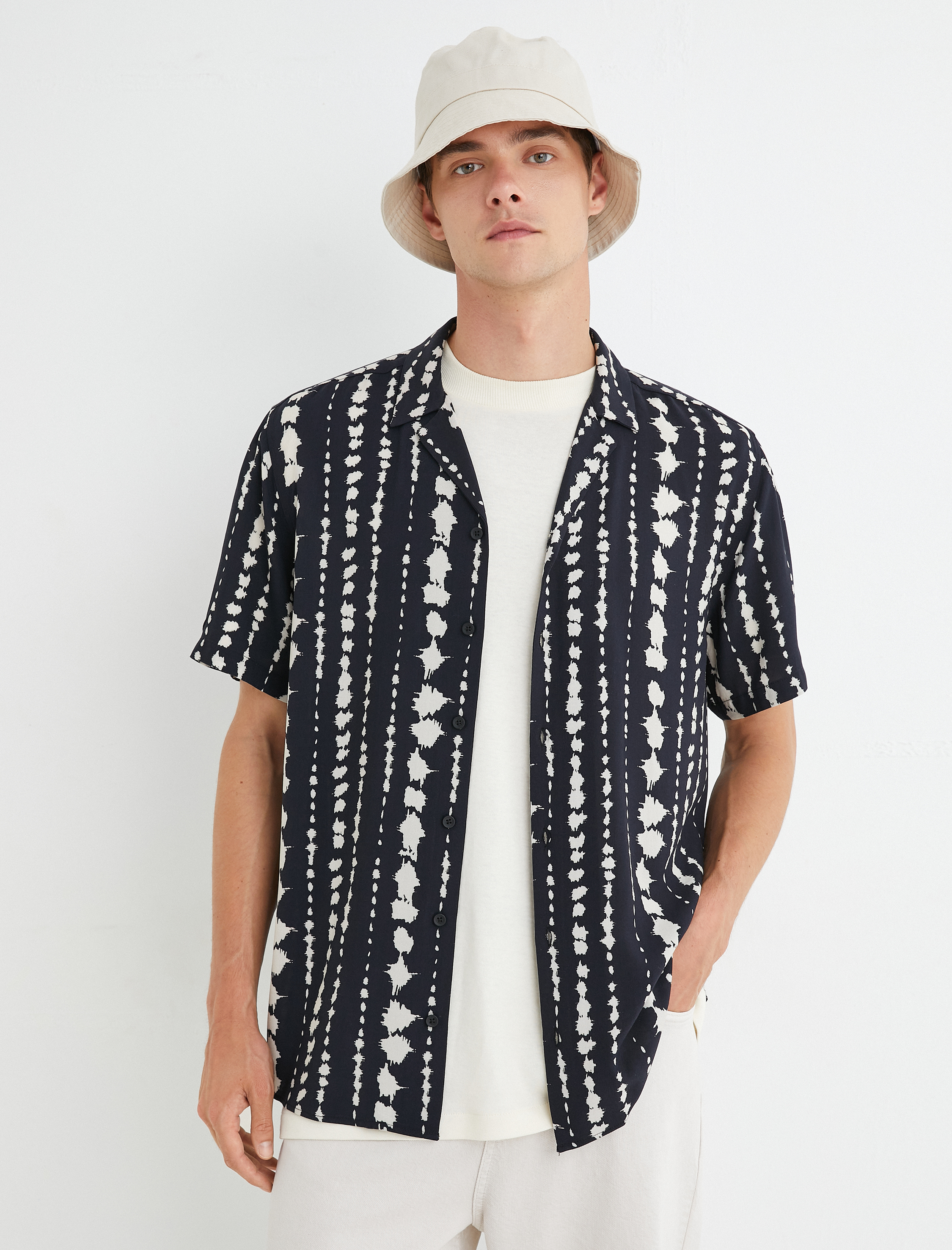   Kısa Kollu Gömlek Devrik Yaka Etnik Detaylı Düğmeli