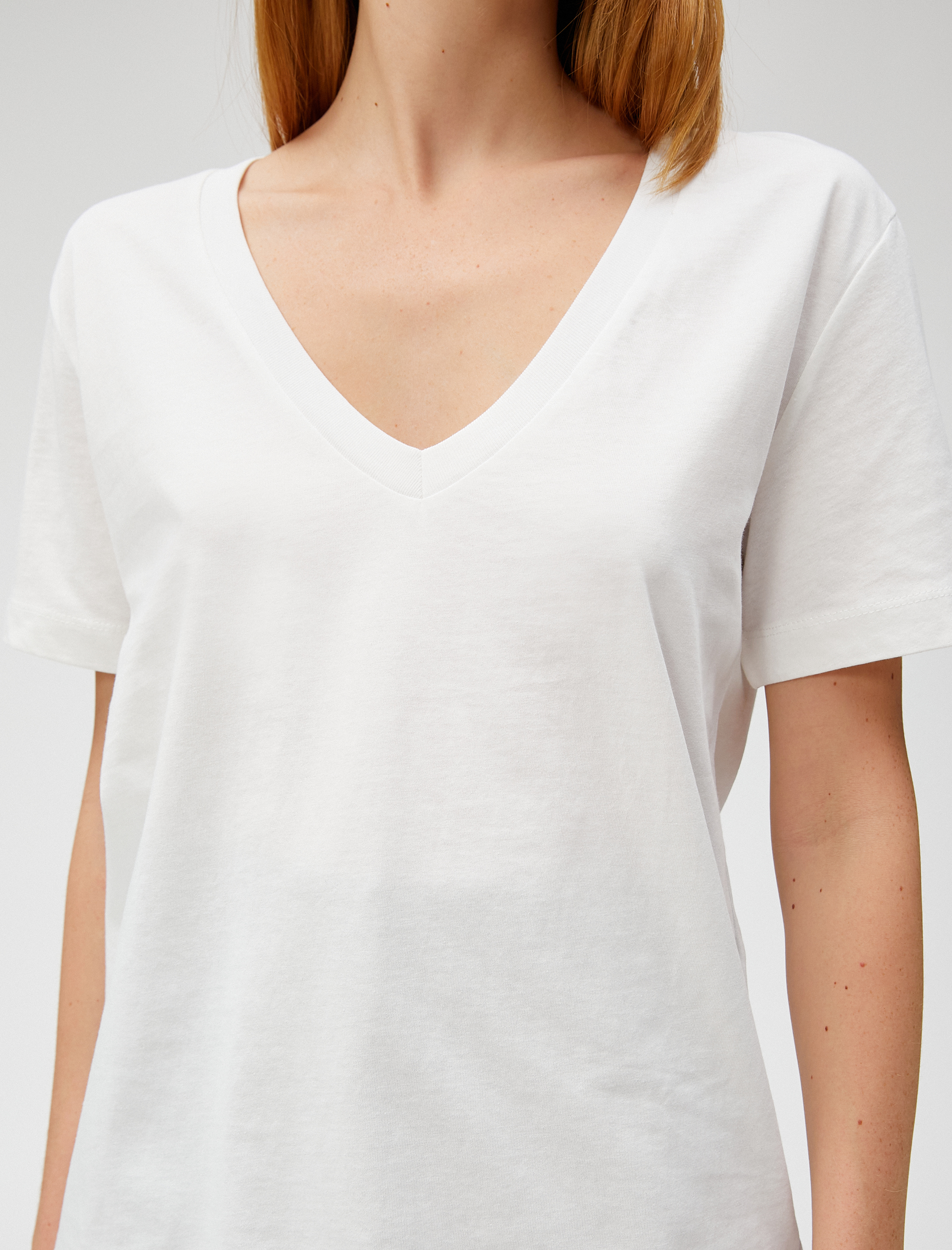   Basic Tişört V Yaka Kısa Kollu