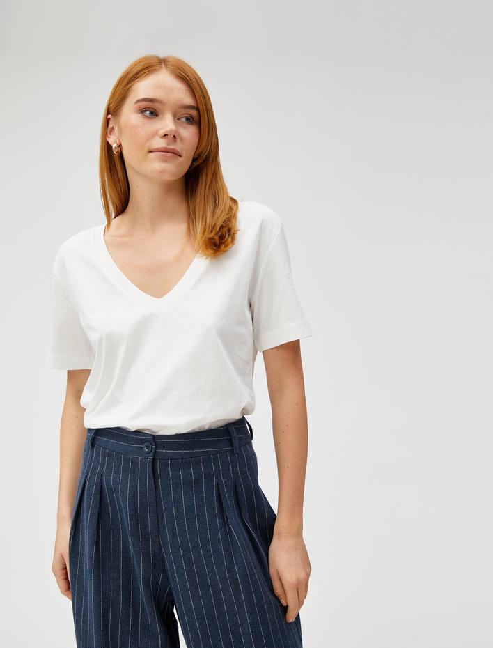  Basic Tişört V Yaka Kısa Kollu