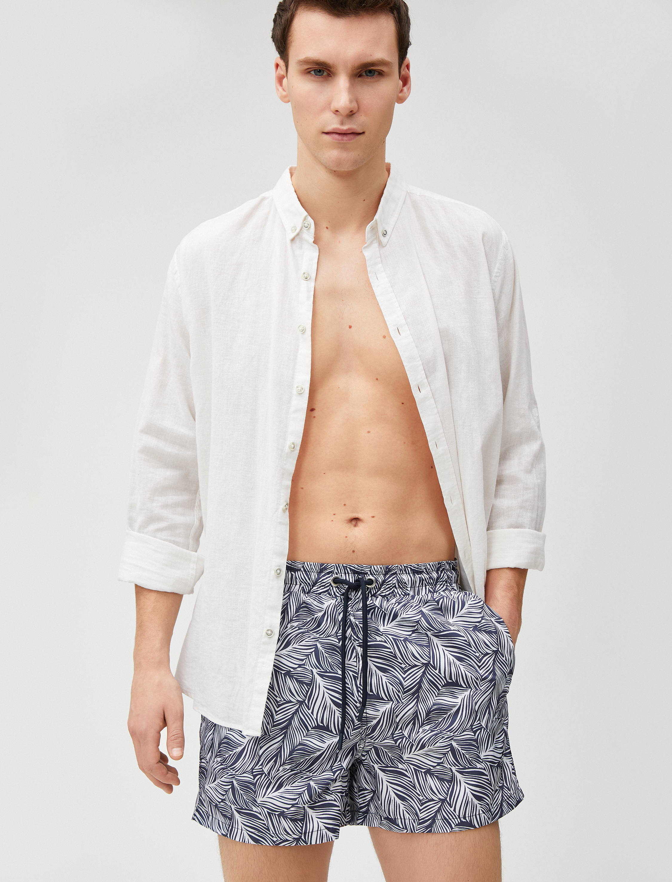 Deniz Şortu Yaprak Baskılı Beli Bağcıklı Cepli