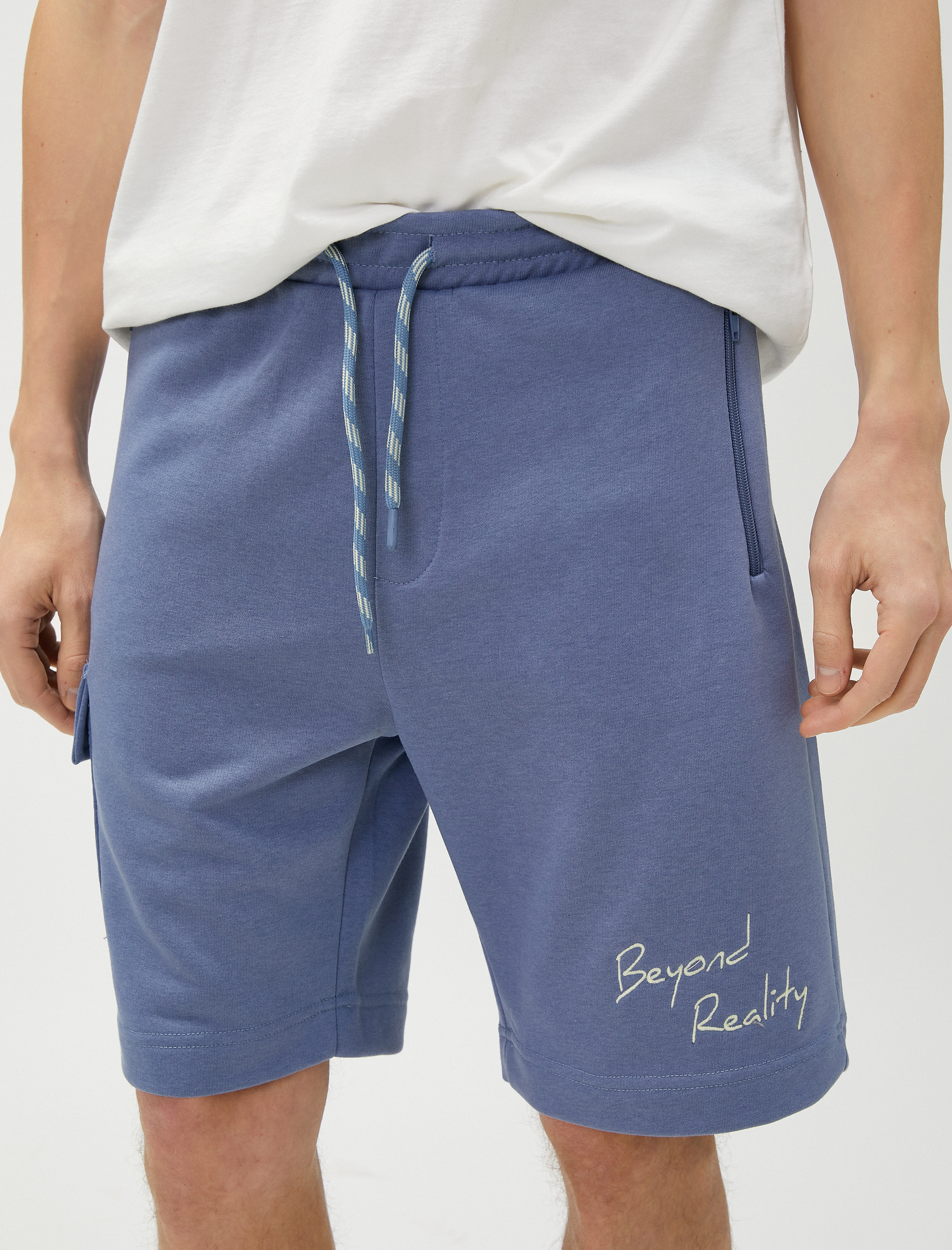   Kargo Şort Cep Detaylı Beli Bağcıklı Slogan Baskılı Dar Kesim