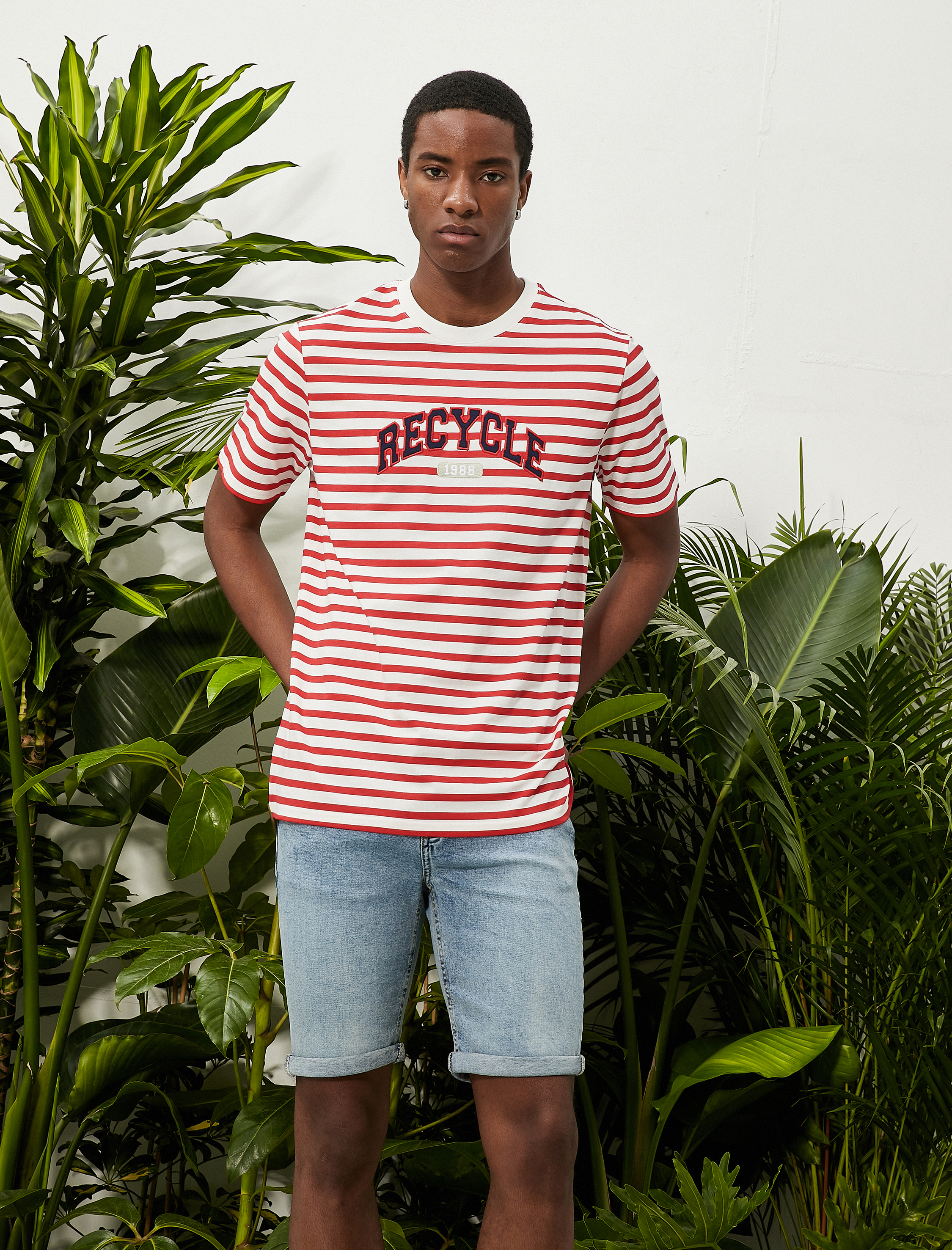 Kolej Tişört İşleme Detaylı Bisiklet Yaka Kısa Kollu Pamuklu