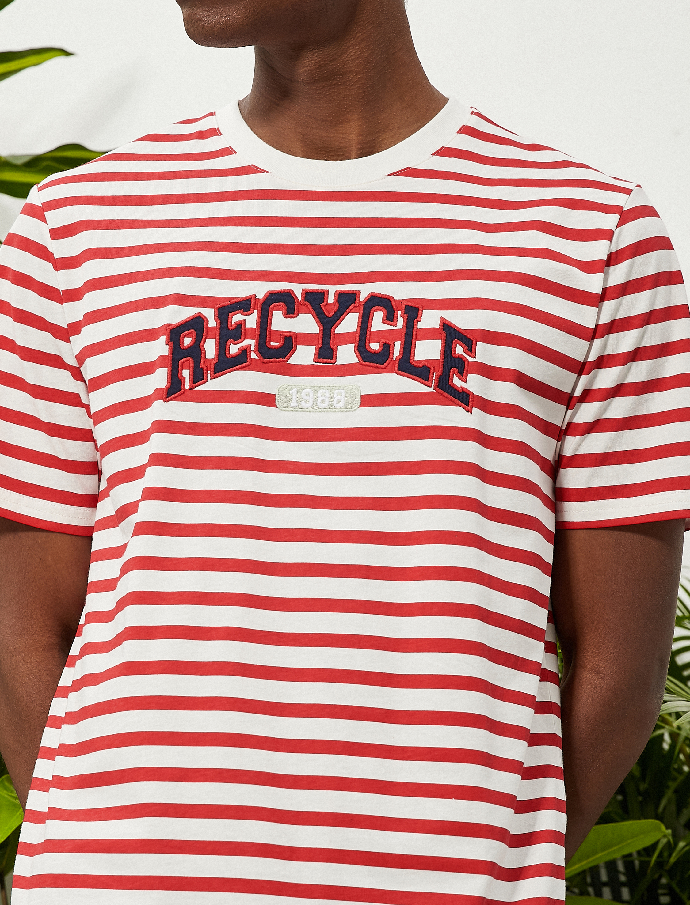 Kolej Tişört İşleme Detaylı Bisiklet Yaka Kısa Kollu Pamuklu